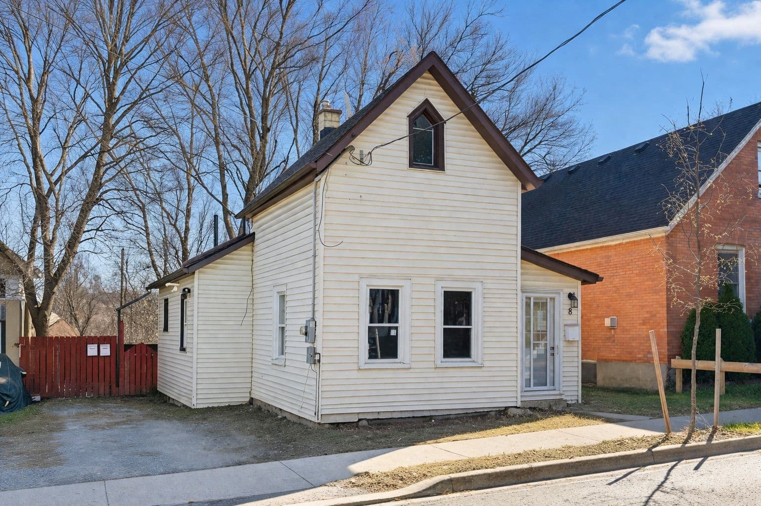 8 Tasker Street, St. Catharines, ON L2R 3Z8