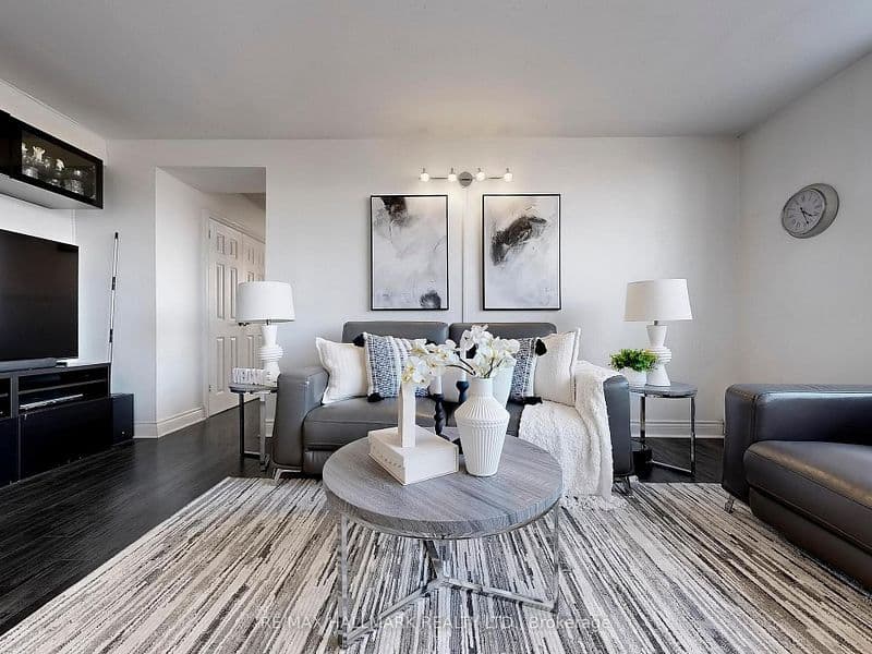 5 Parkway Forest Drive 817, Toronto C15, ON M2J 1L2