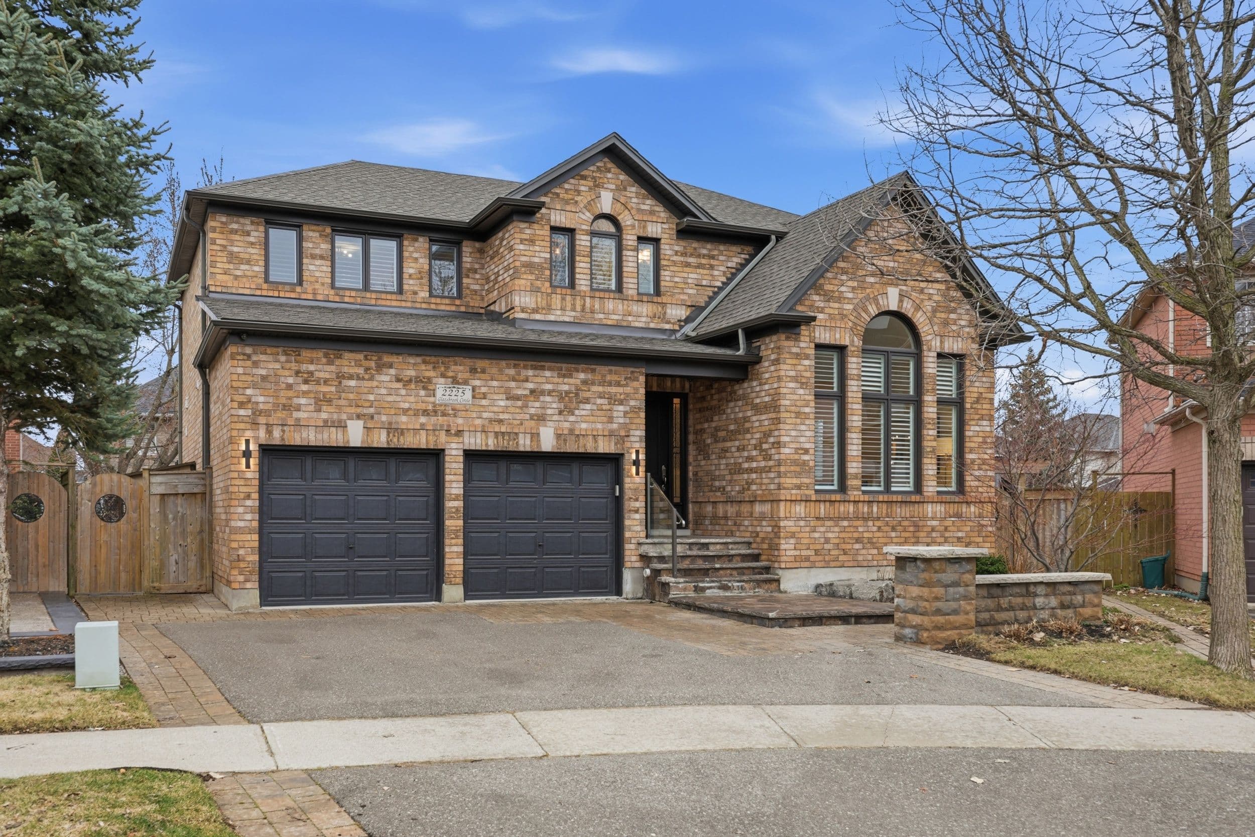 2225 Glazebrook Circle, Oakville, ON L6M 5B5