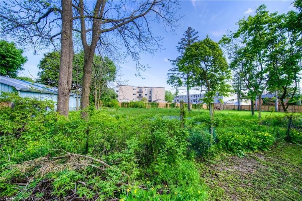 332 Queen Street W, Cambridge, ON N3C 1G8