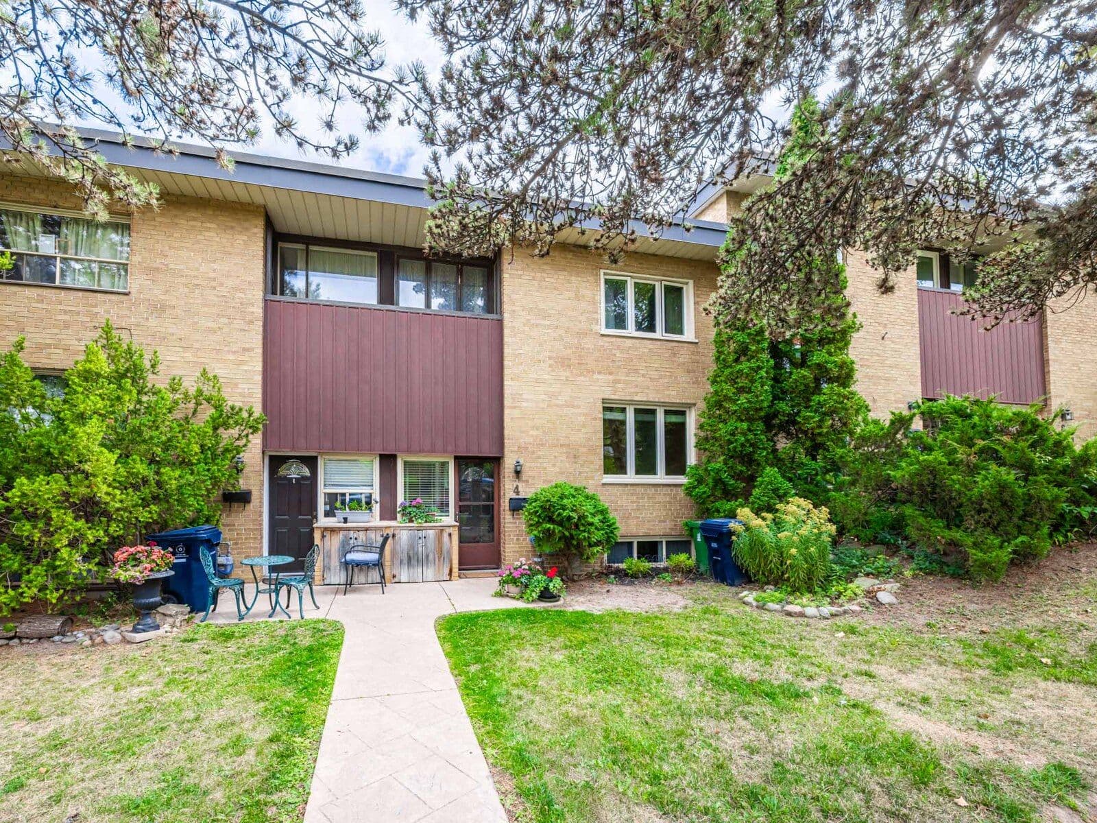 4 Burdock Lane, Toronto C13, ON M3C 2G5