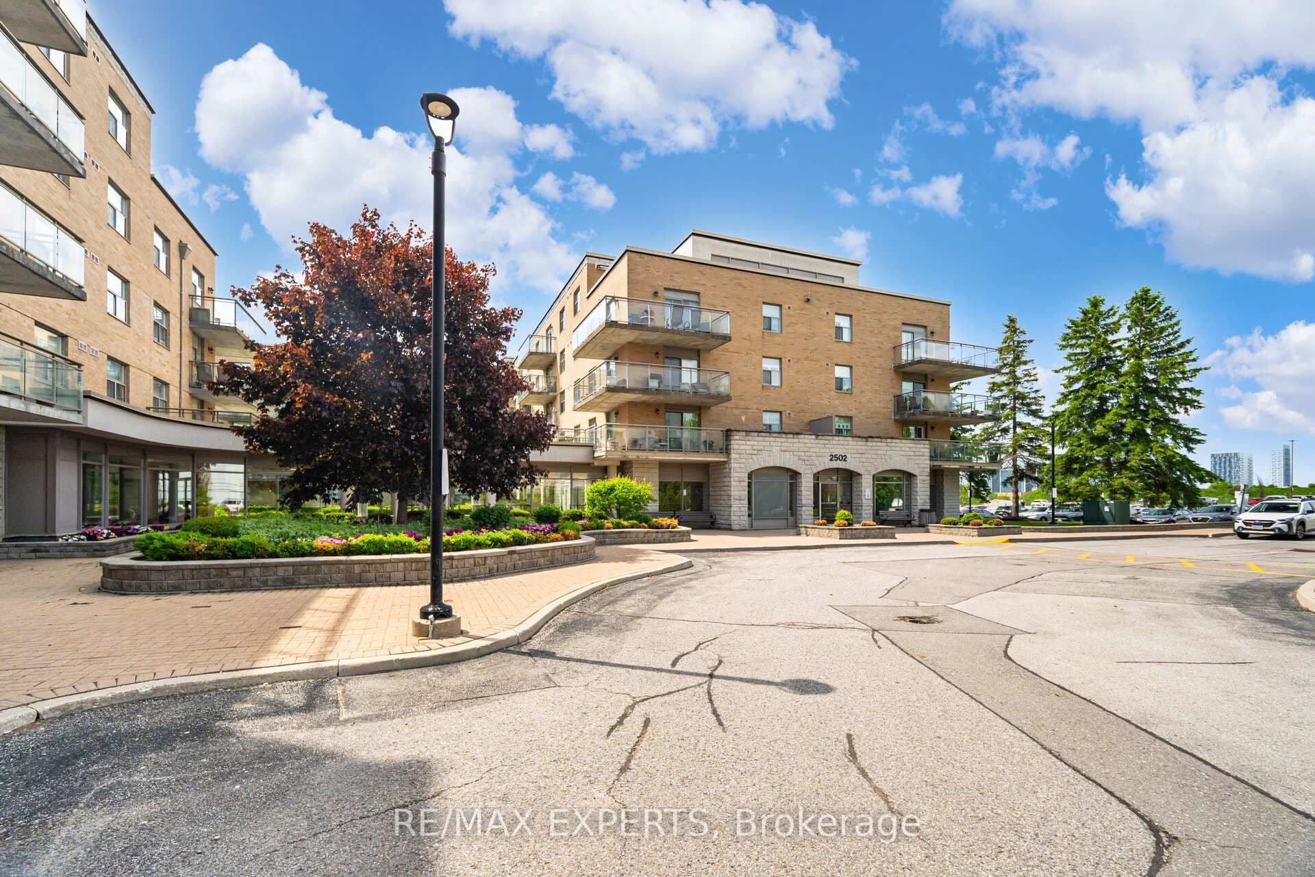 2502 Rutherford Road 216, Vaughan, ON L4K 5N6