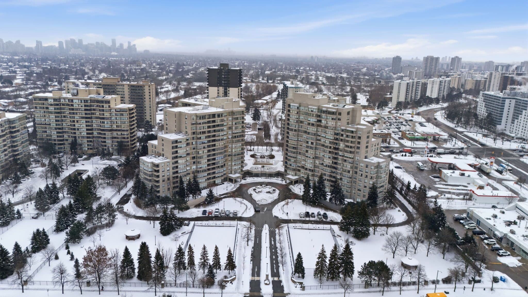 11 Townsgate Drive 1501, Vaughan, ON L4J 8G4