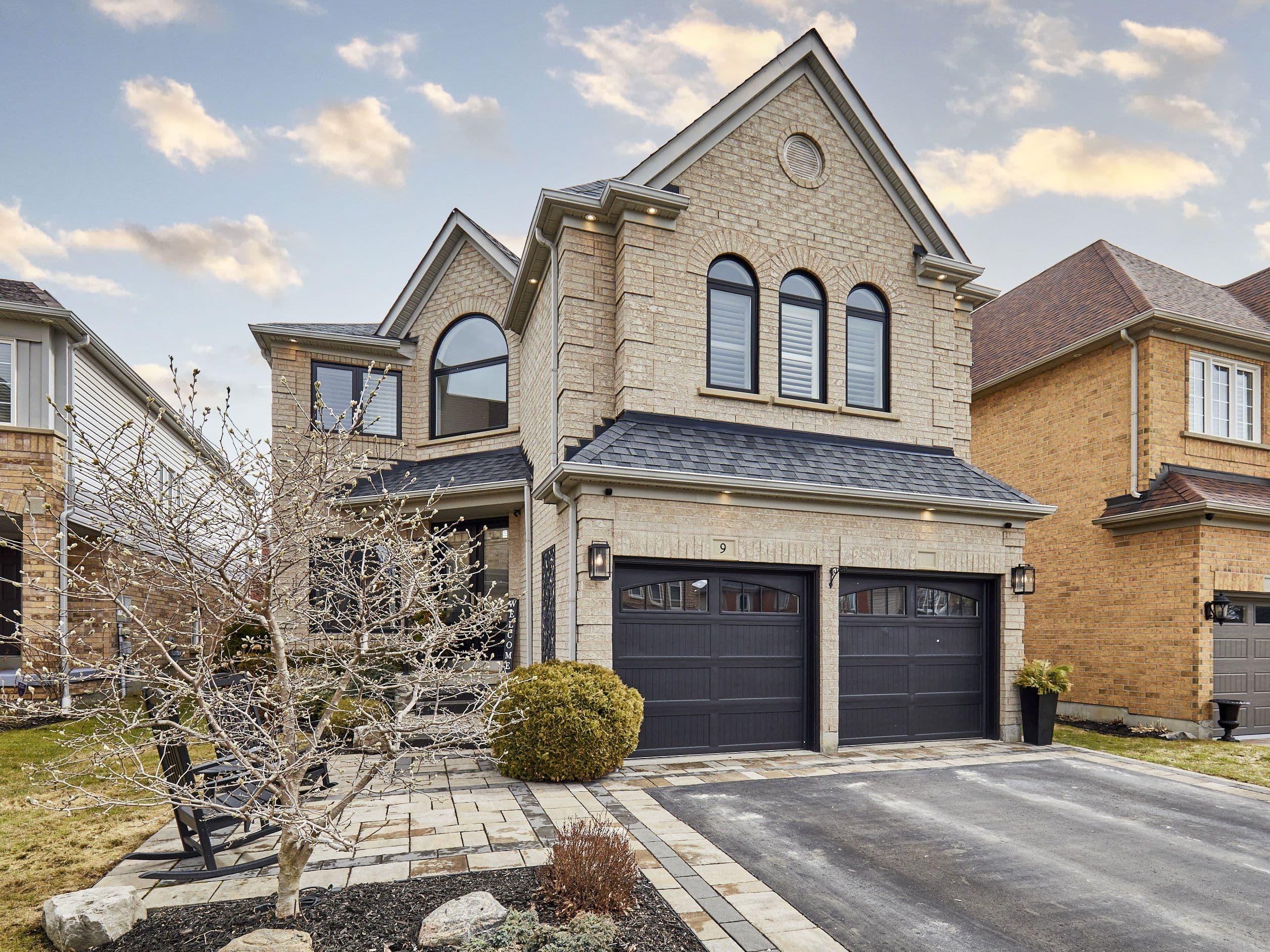 9 Artesian Drive, Whitby, ON L1P 1X7