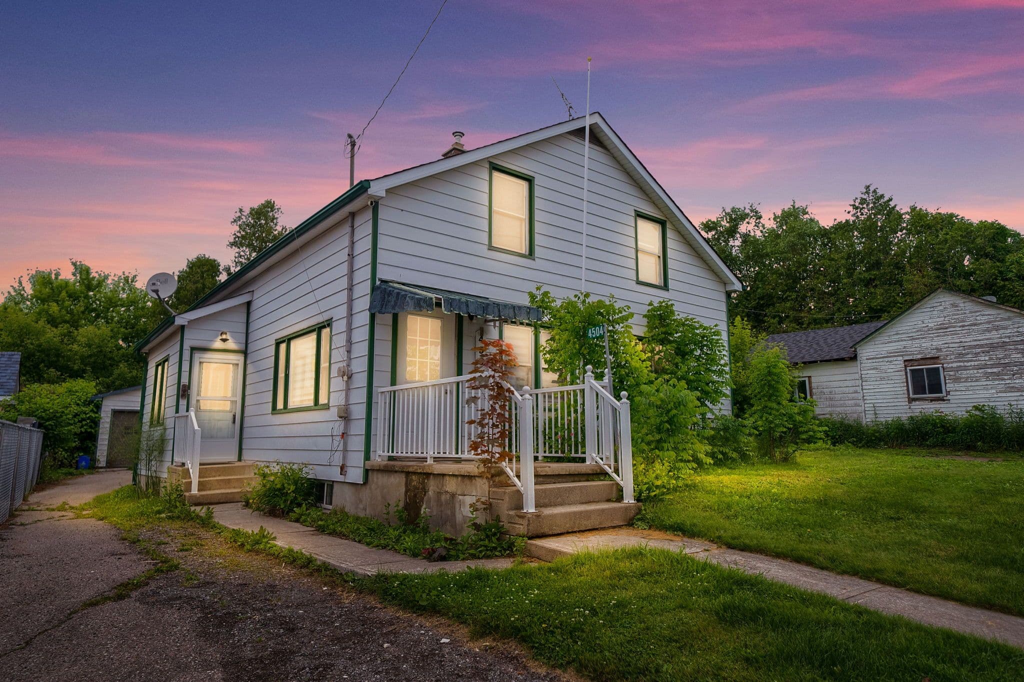 4504 Hwy 2 Highway, Clarington, ON L0A 1J0