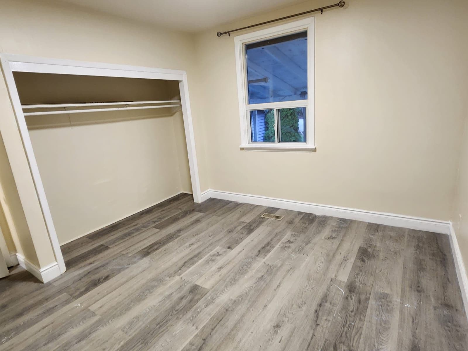 45 Huntington Avenue Upper, Toronto E04, ON M1K 4K9