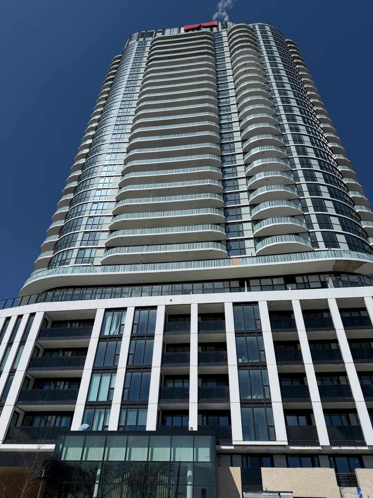 1 Fairview Rd Street 204, Mississauga, ON L5A 4C6