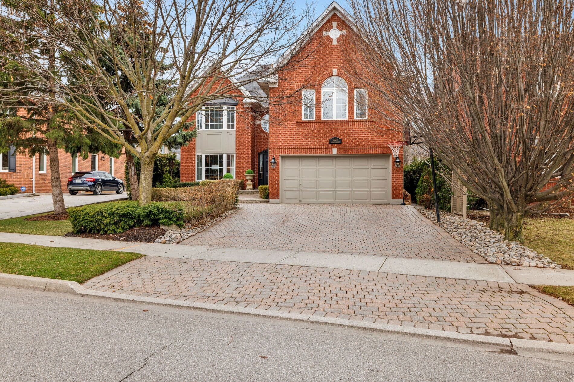 2030 Banbury Crescent, Oakville, ON L6H 5P9