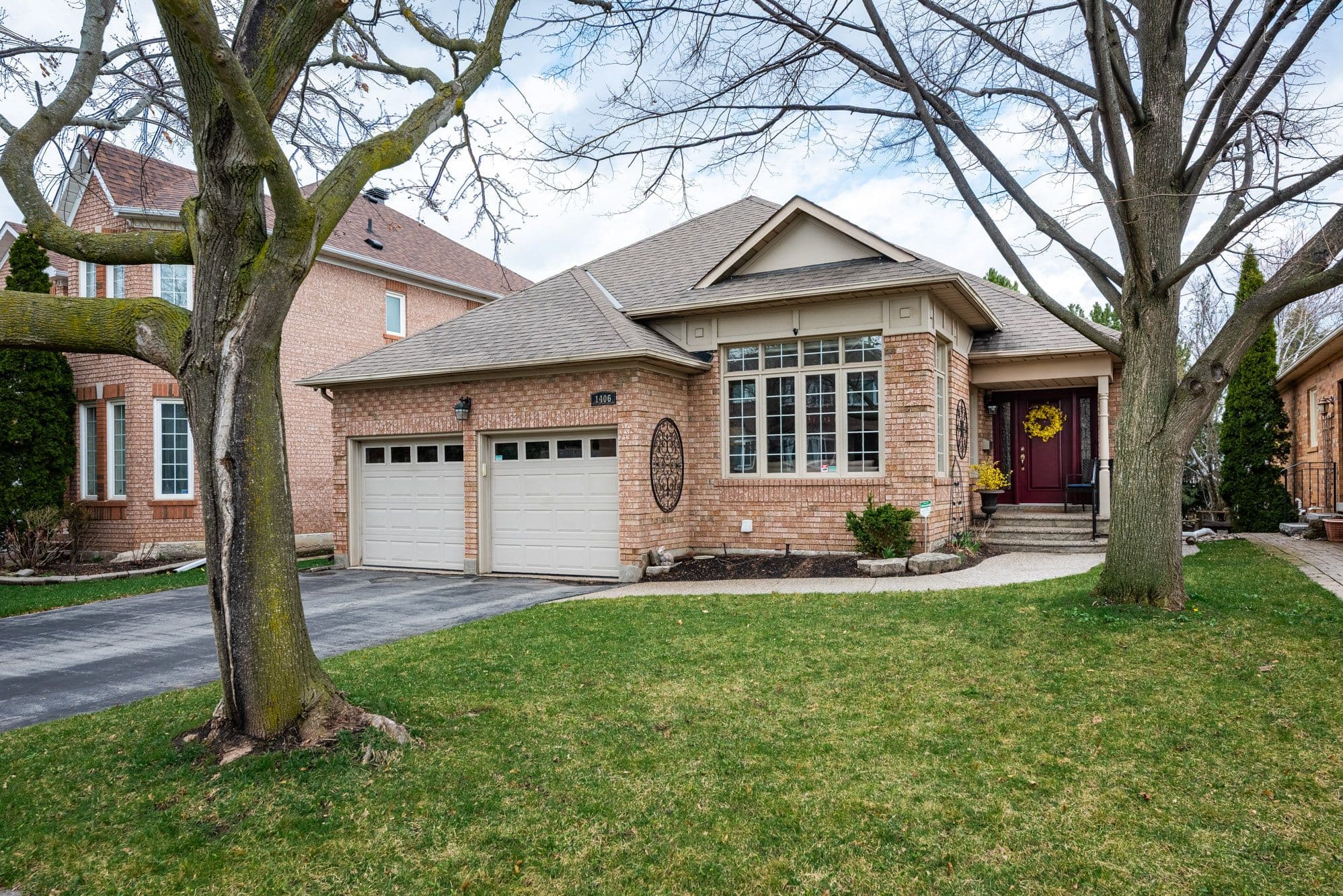 1406 Summerhill Crescent, Oakville, ON L6H 6E4