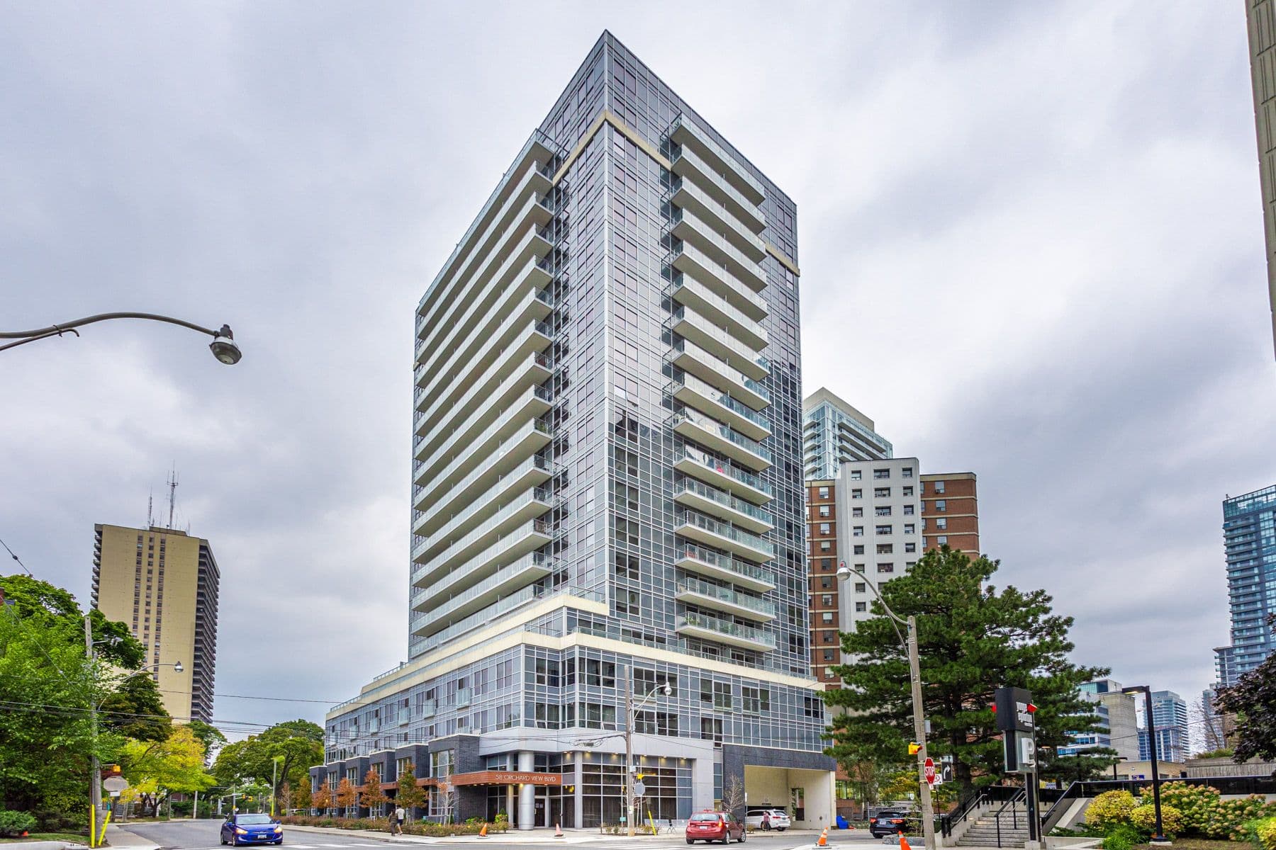 58 Orchard View Boulevard 1209, Toronto C03, ON M4R 1B9