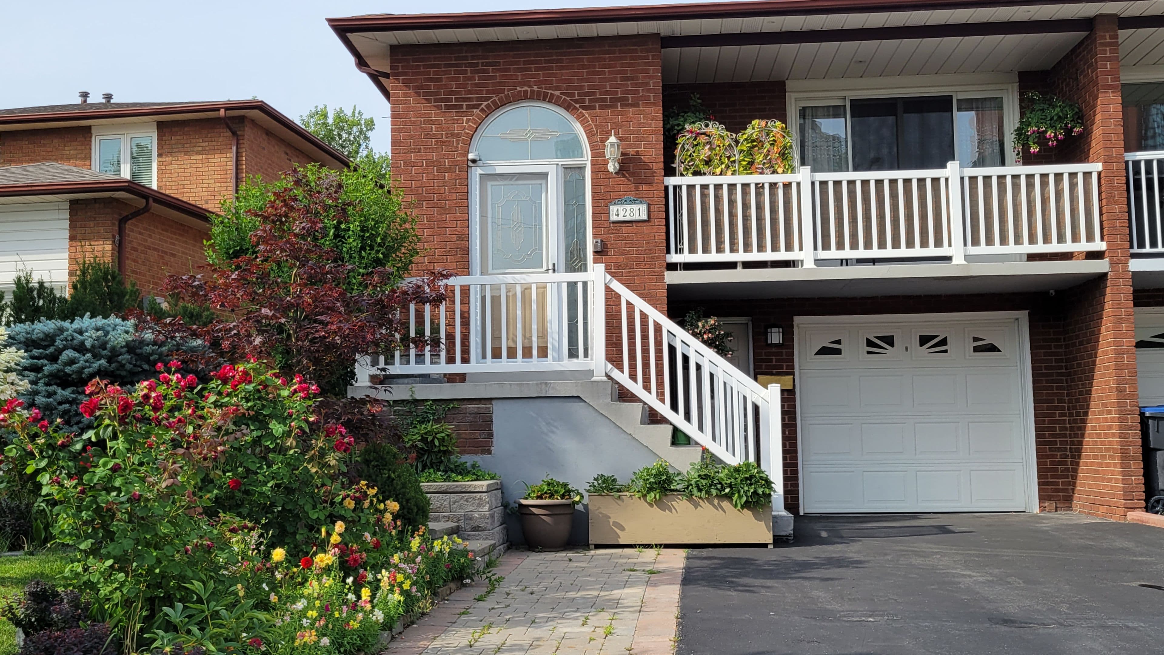4281 Woodington Drive, Mississauga, ON L4Z 1M1