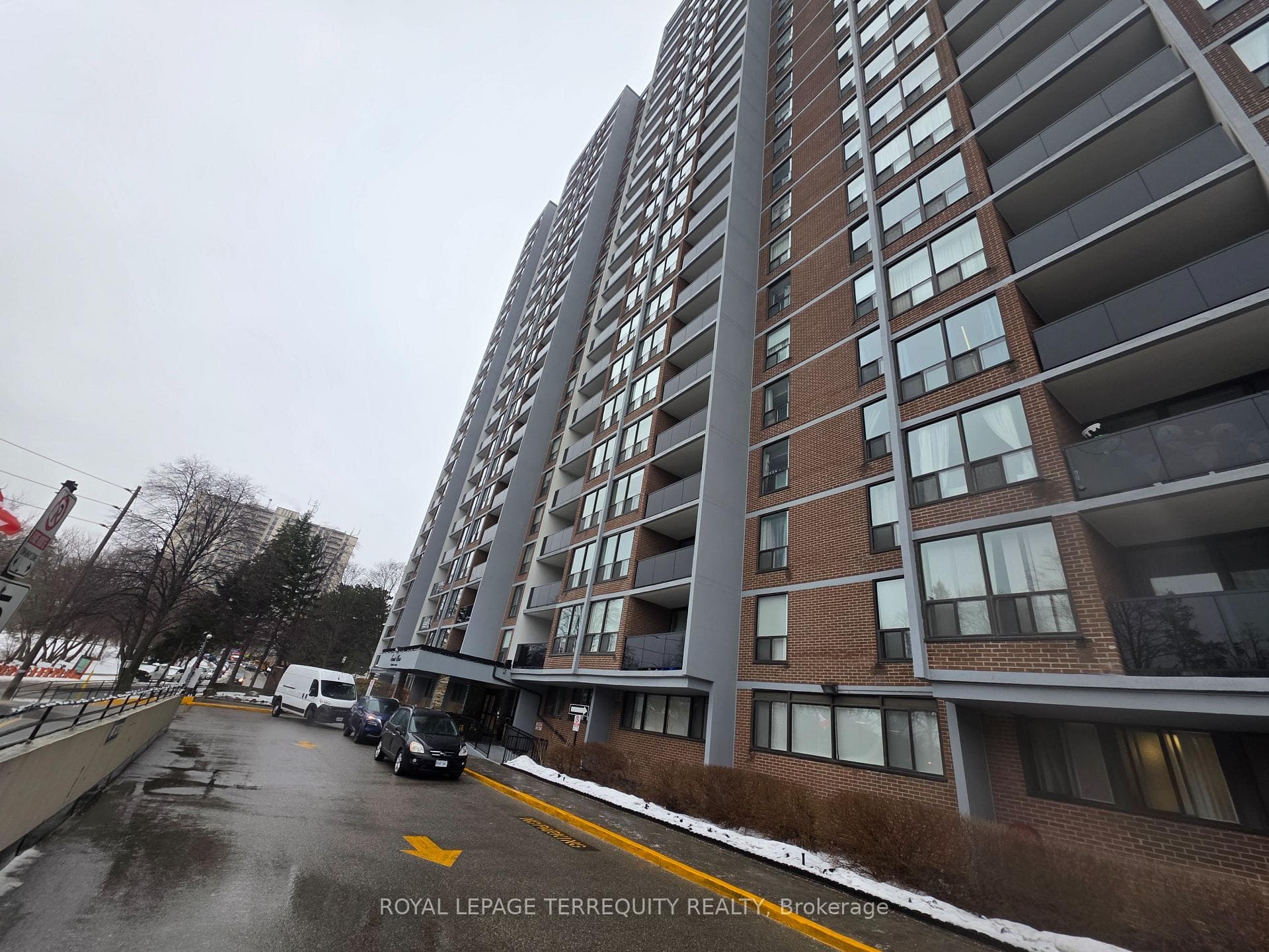 85 Emmett Avenue 1810, Toronto W04, ON M6M 5A2
