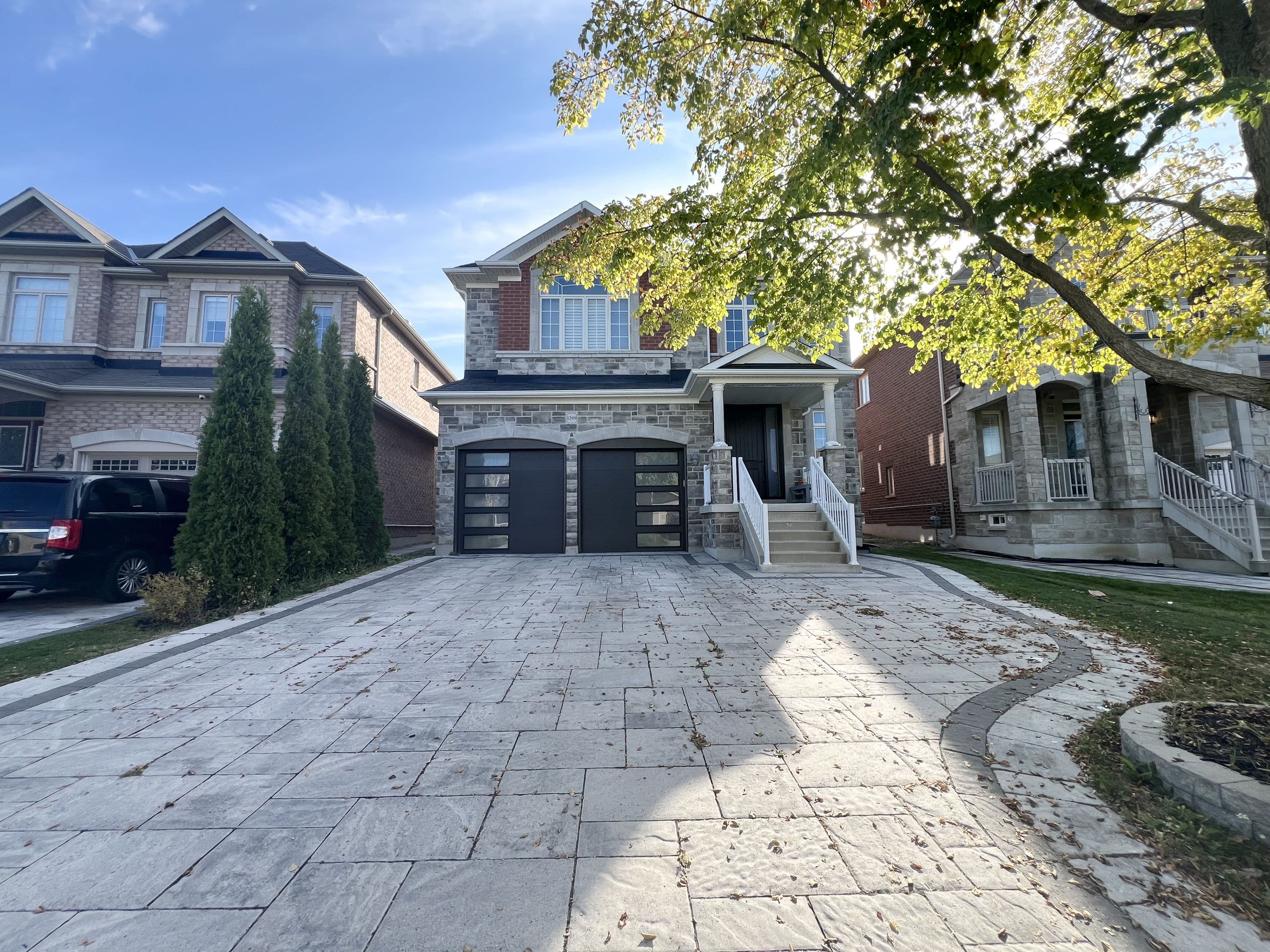 1209 McTavish Drive, Newmarket, ON L3X 0A9