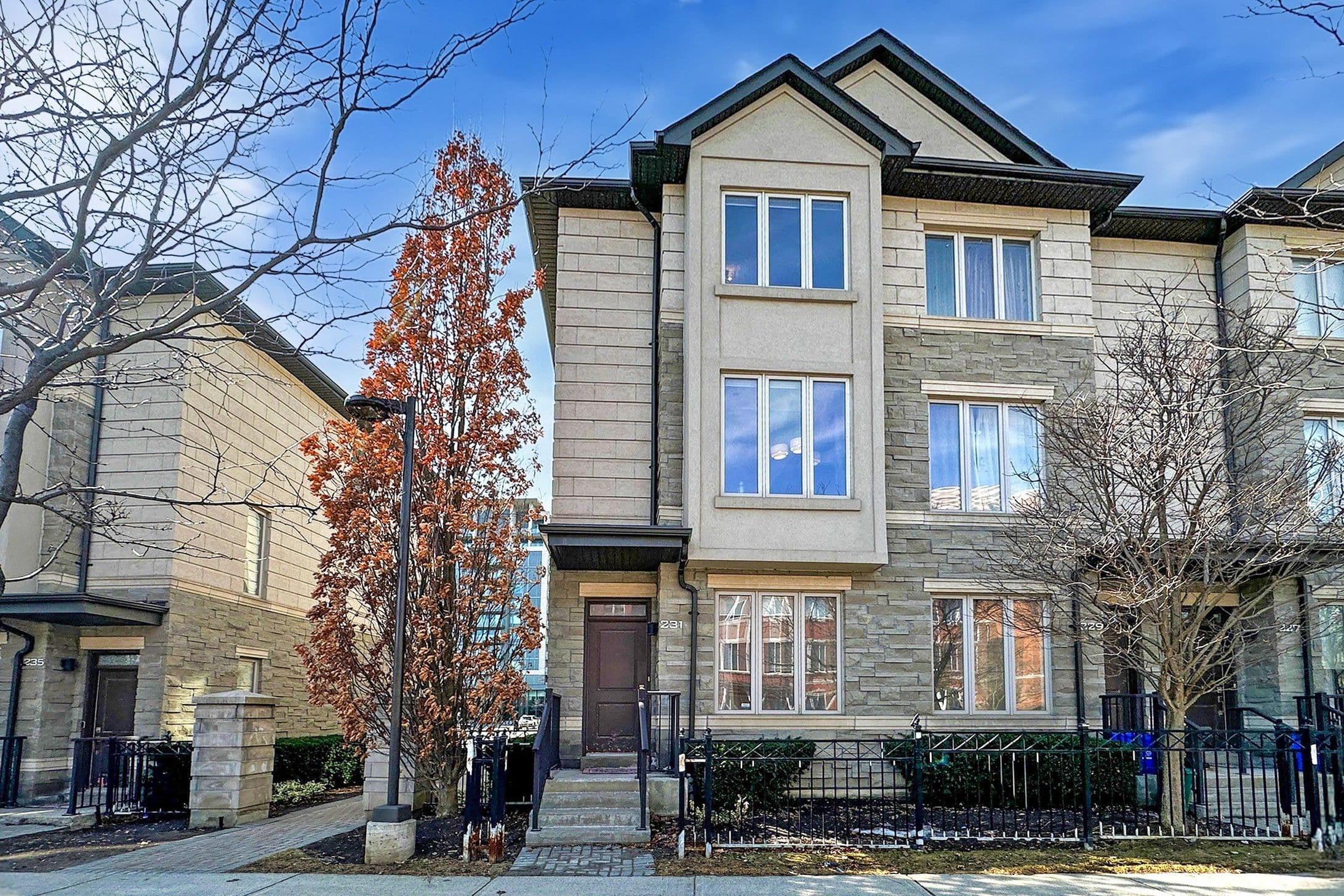 231 South Park Road, Markham, ON L3T 0B6