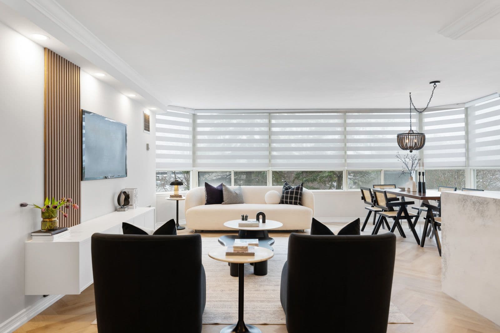 7 Townsgate Drive 304, Vaughan, ON L4J 7Z9