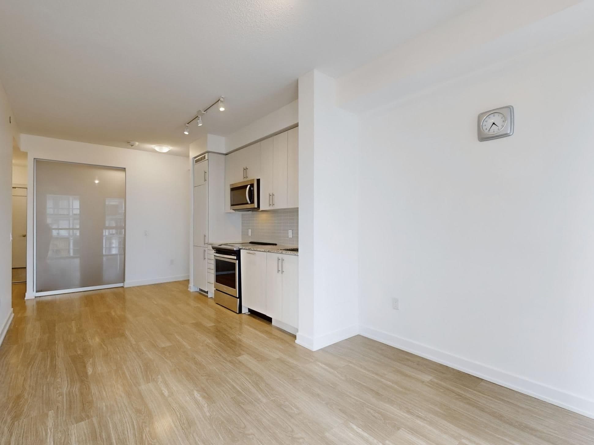 4085 Parkside Village Drive 1506, Mississauga, ON L5B 0K9