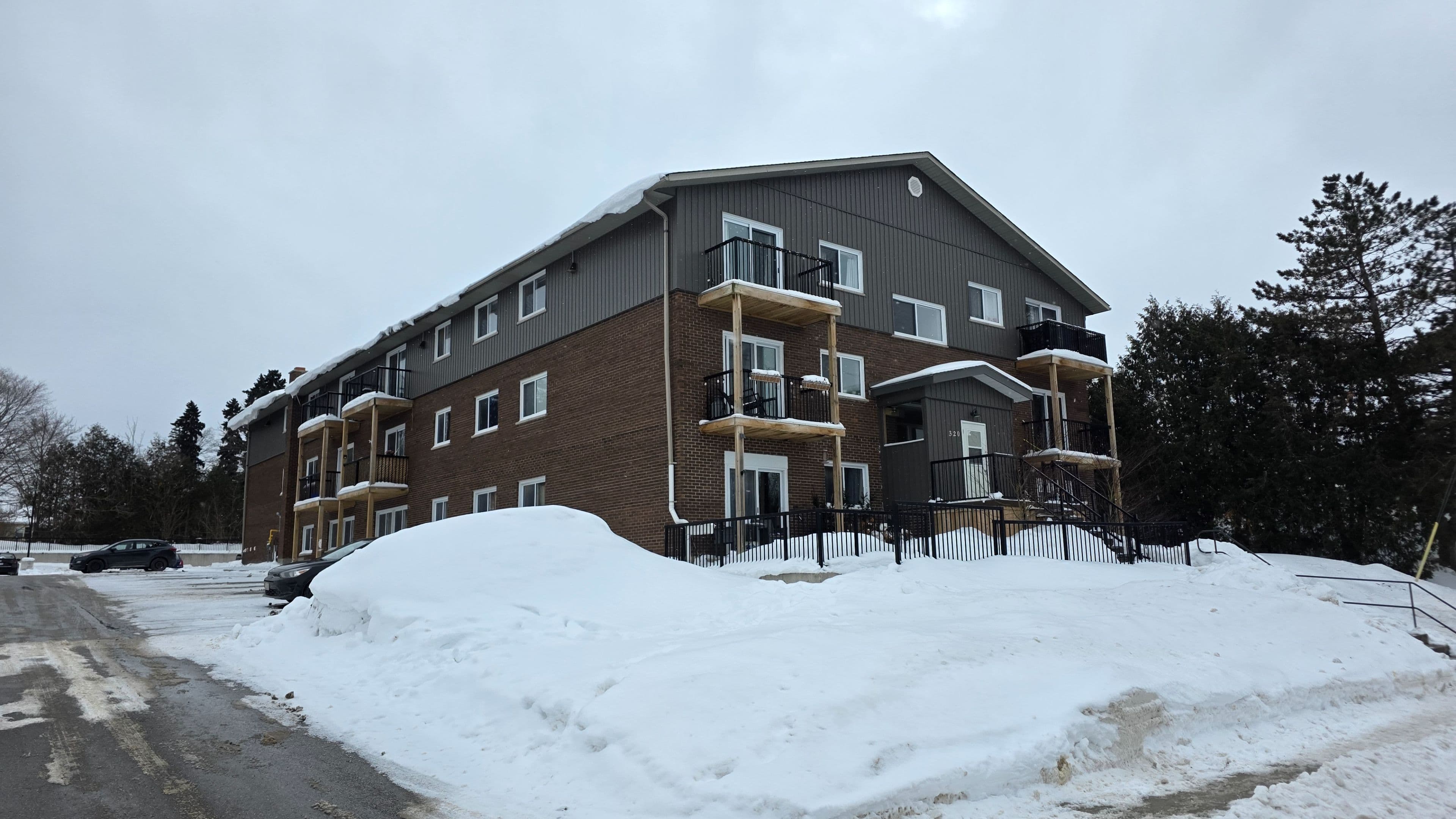 320 Queen Street E 4, Centre Wellington, ON N1M 1T4