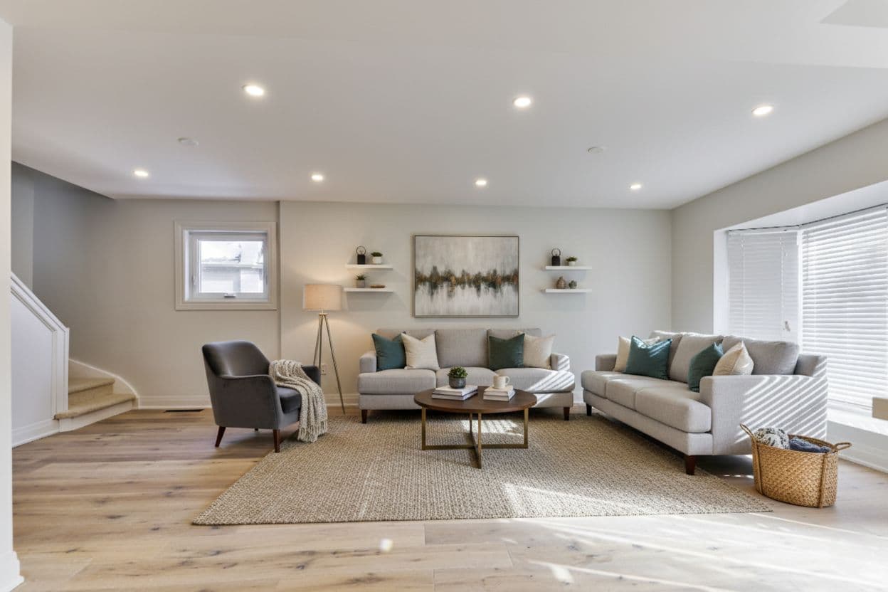 68 Macdonald Avenue Upper, Toronto W04, ON M9N 2E4