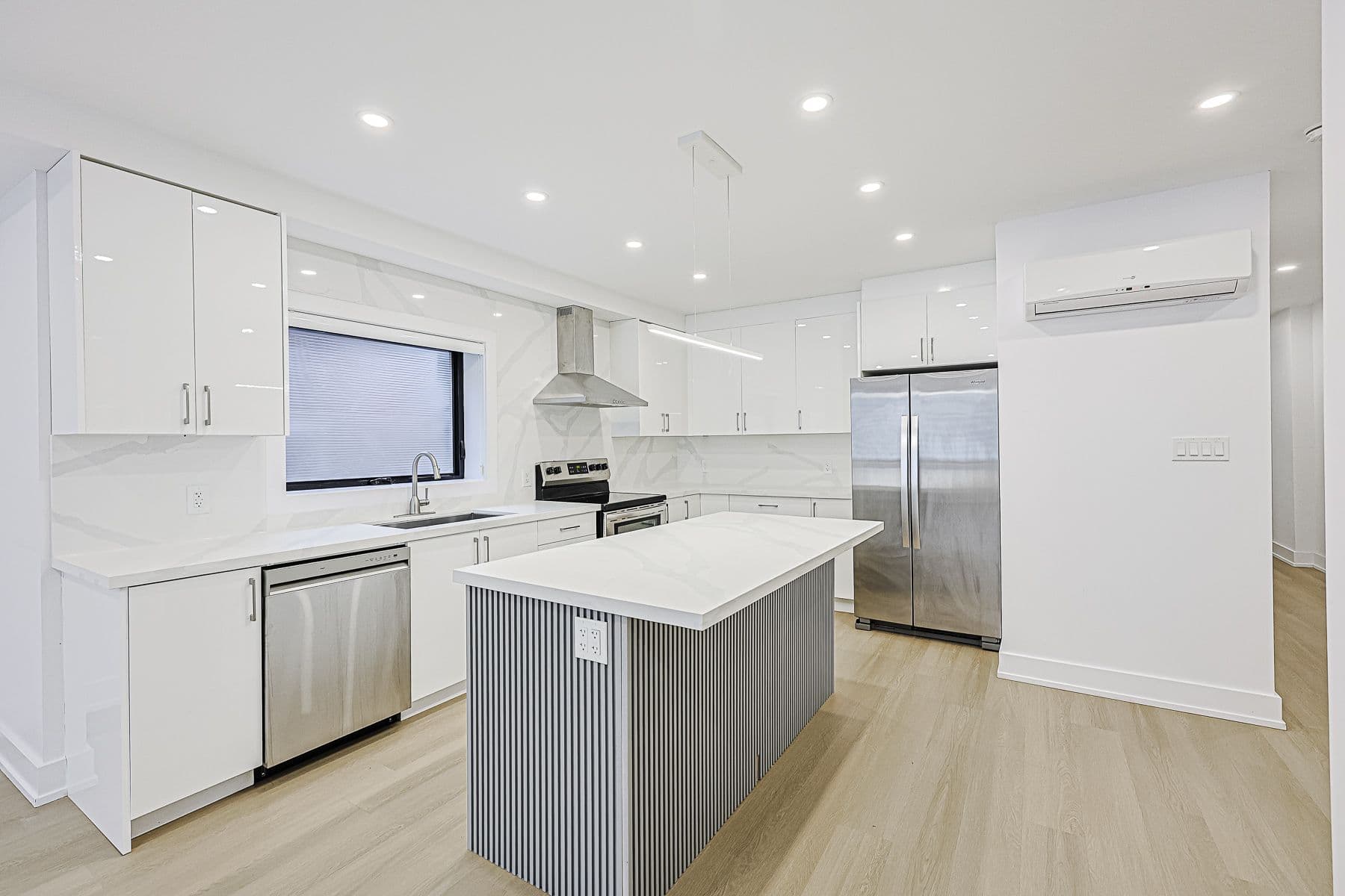 999 Eglington Avenue W Upper, Toronto C03, ON M6C 2C7