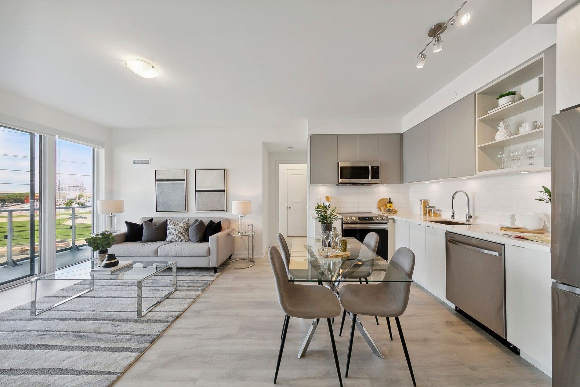 4655 Metcalfe Avenue 302, Mississauga, ON L5M 0Z7