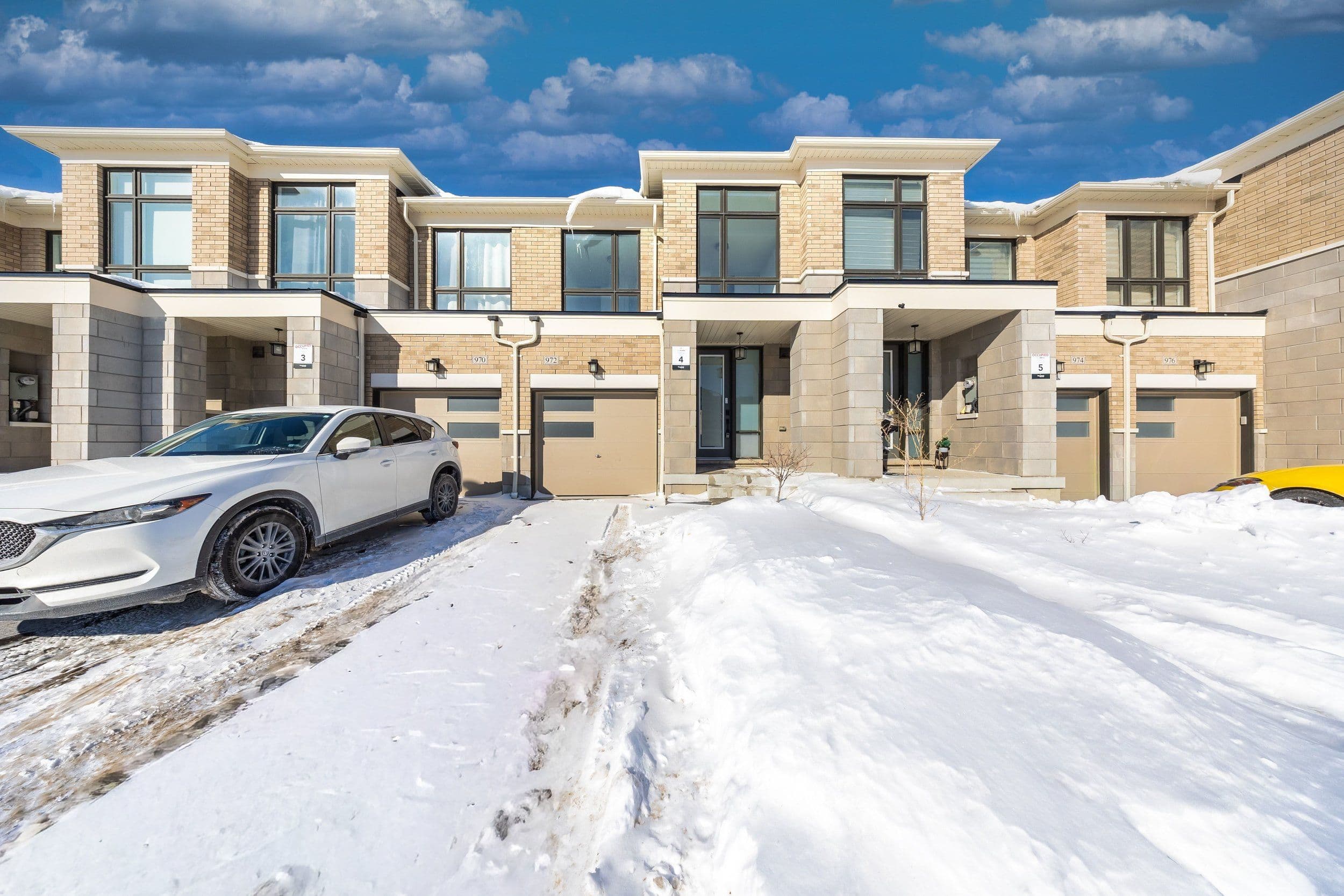 972 Crowsnest Hollow Avenue, Pickering, ON L1X 0P4