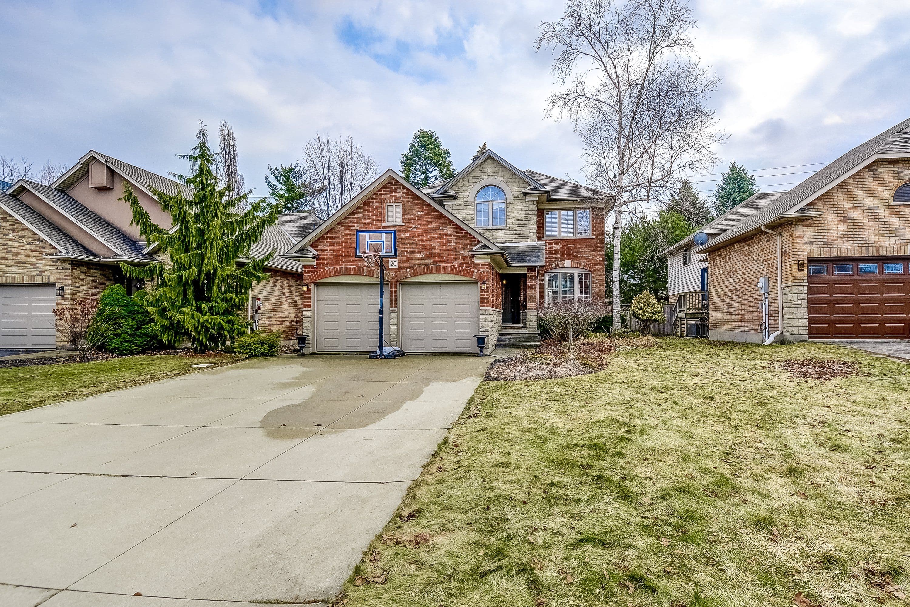 20 Derbyshire Street, Hamilton, ON L9G 4X9