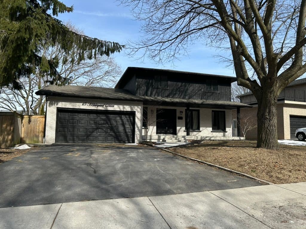 15 Hildegard Drive, Hamilton, ON L8K 5S1