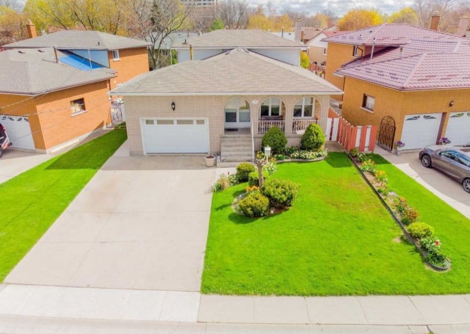 322 Carson Drive Lower, Hamilton, ON L8T 4T9