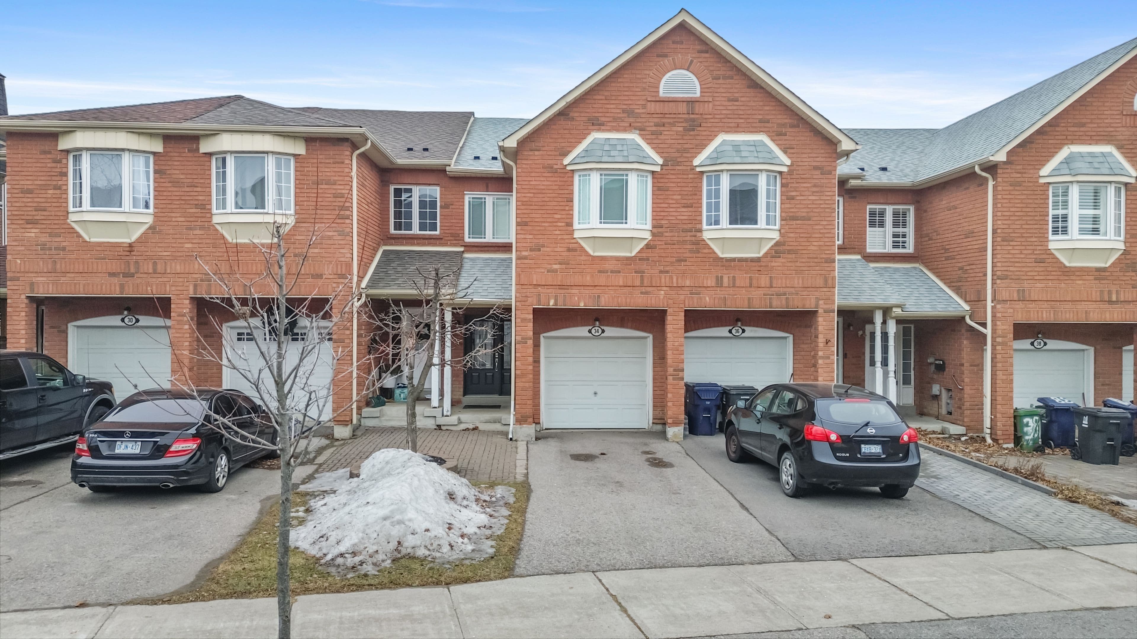 38 Jinnah Court, Toronto C13, ON M4A 2Y1