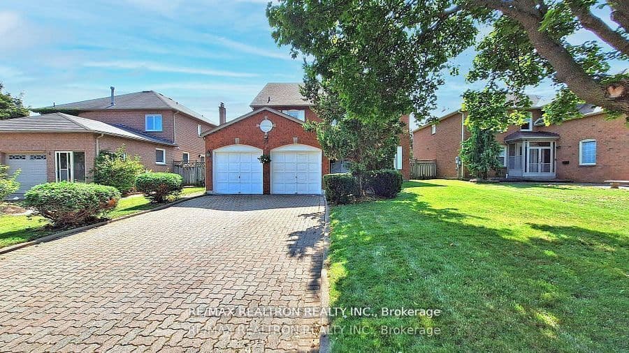 72 Spanhouse Crescent, Markham, ON L3R 4E3