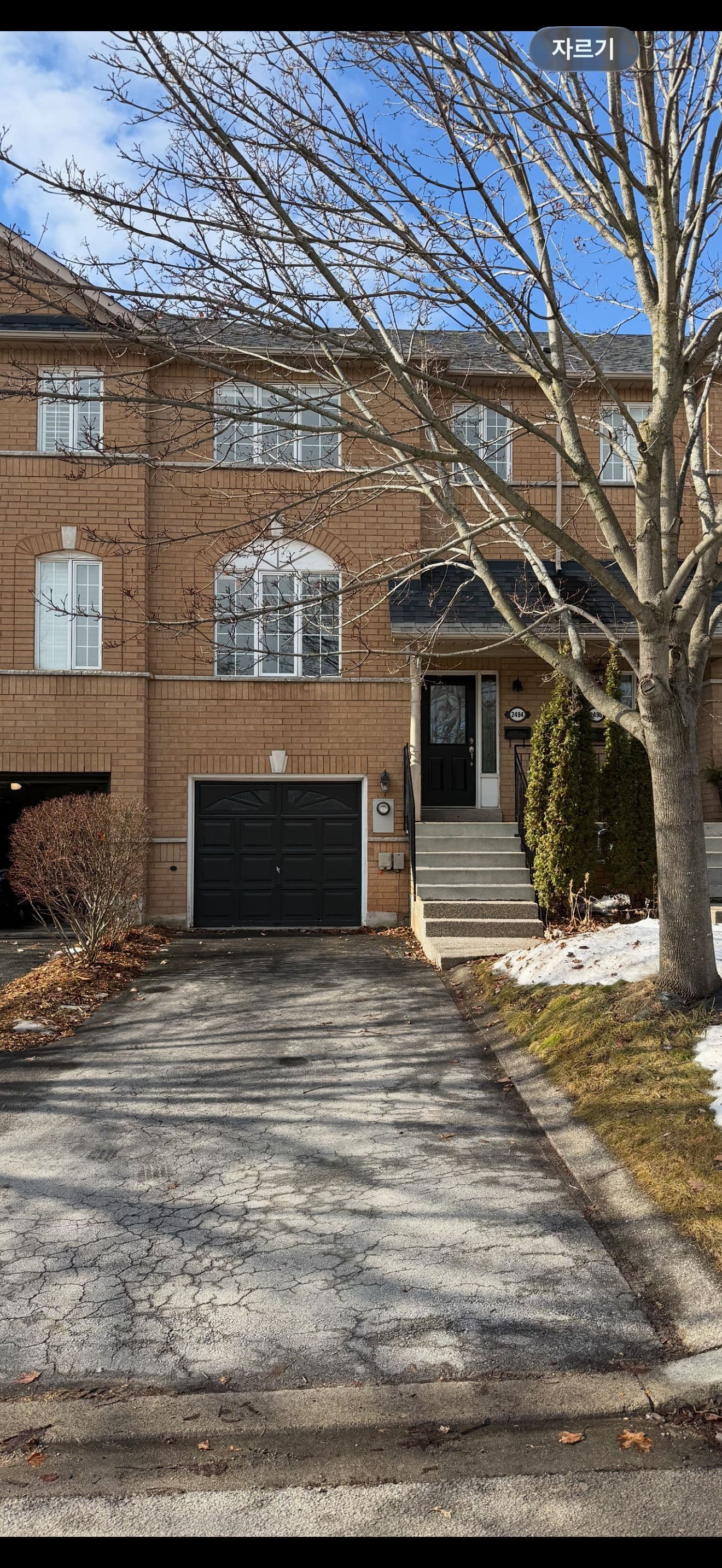 2494 Gill Crescent, Oakville, ON L6H 6P4