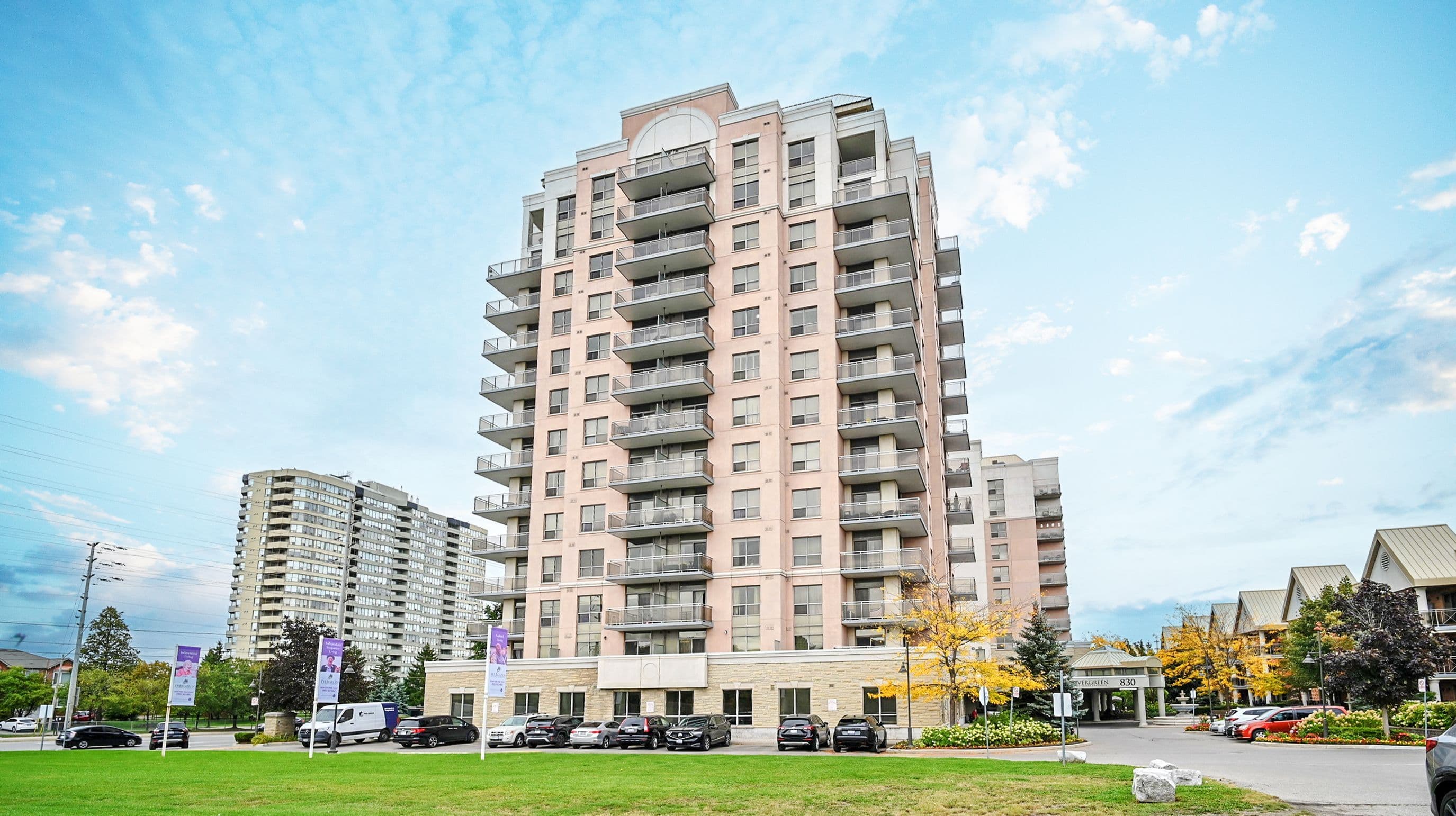 810 Scollard Court 204, Mississauga, ON L5V 0A4