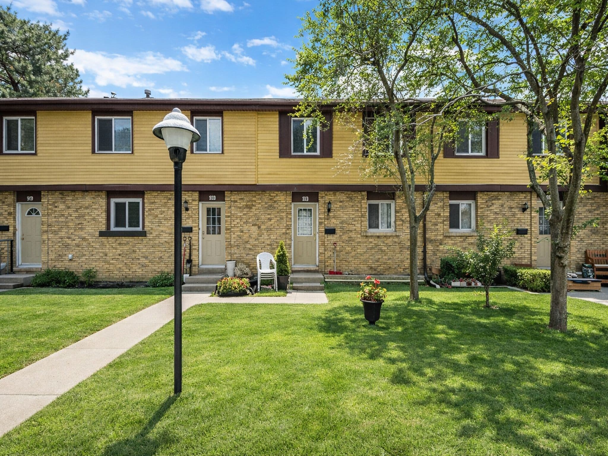 45 Hansen Road 100, Brampton, ON L6V 3C5