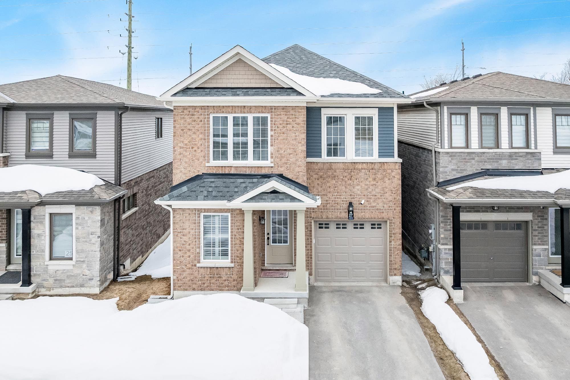 27 Harvest Crescent, Barrie, ON L9J 0T3
