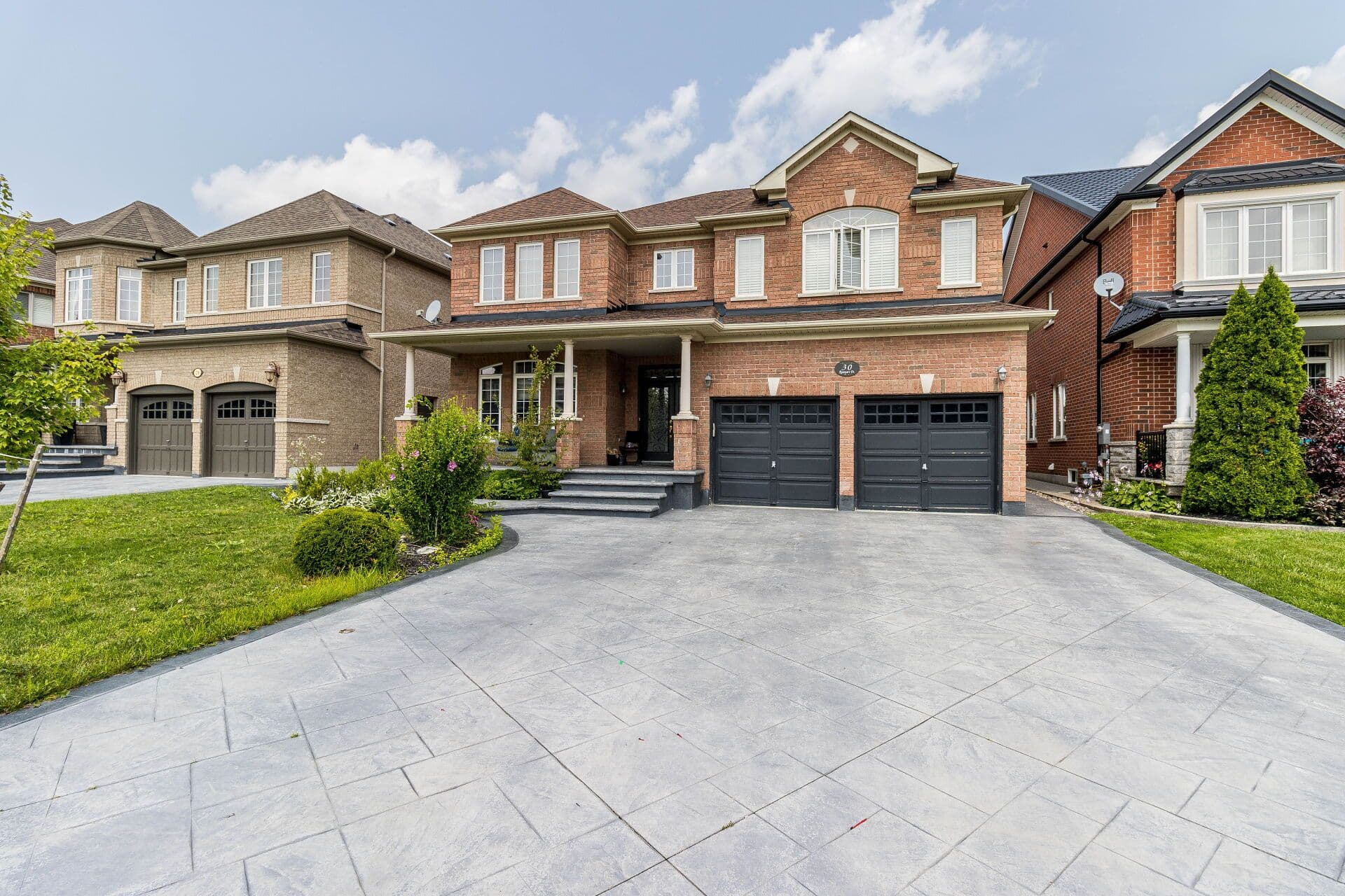 30 Rampart Drive, Brampton, ON L6P 2Z1