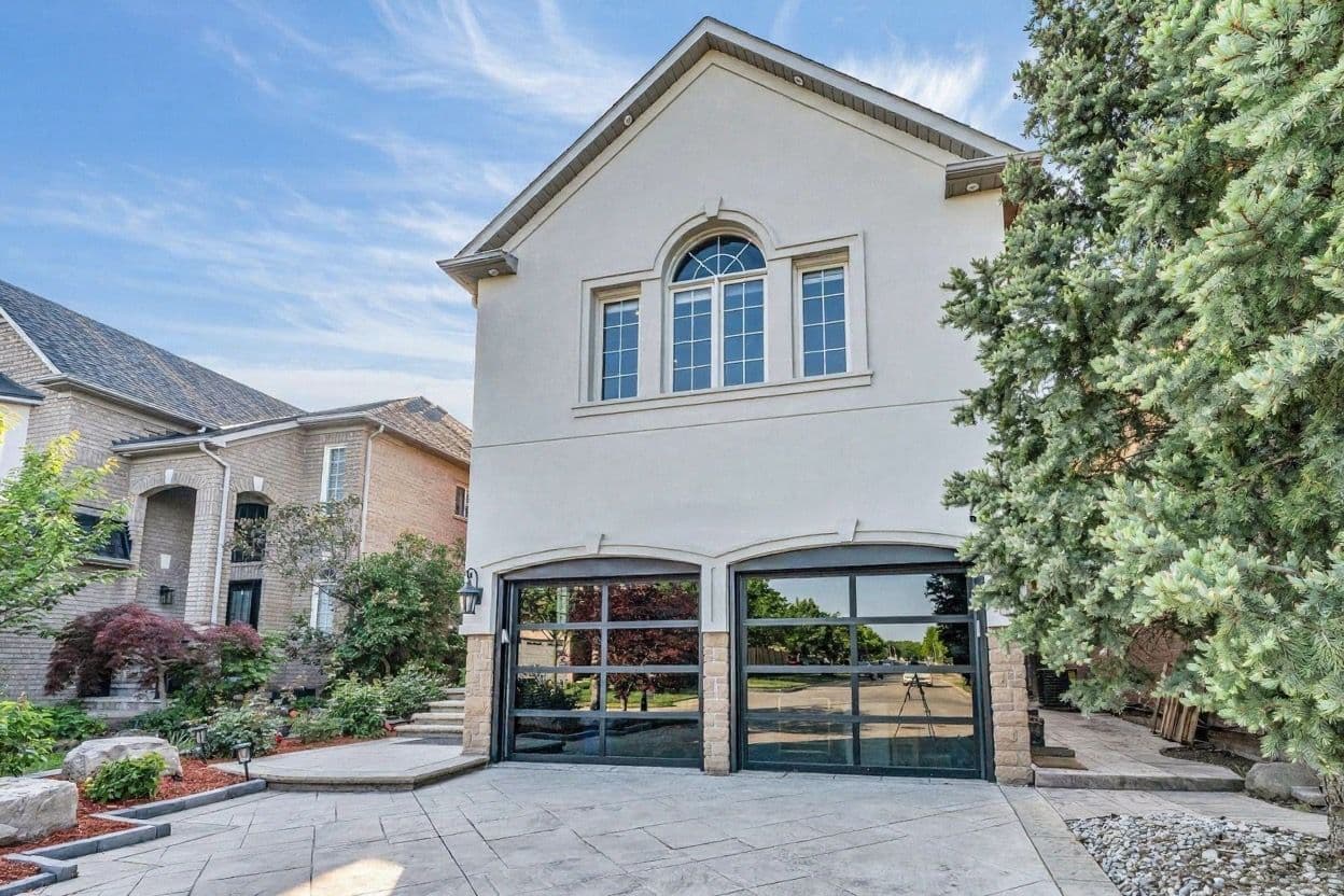 2293 Woodcrest Drive, Oakville, ON L6M 4C5