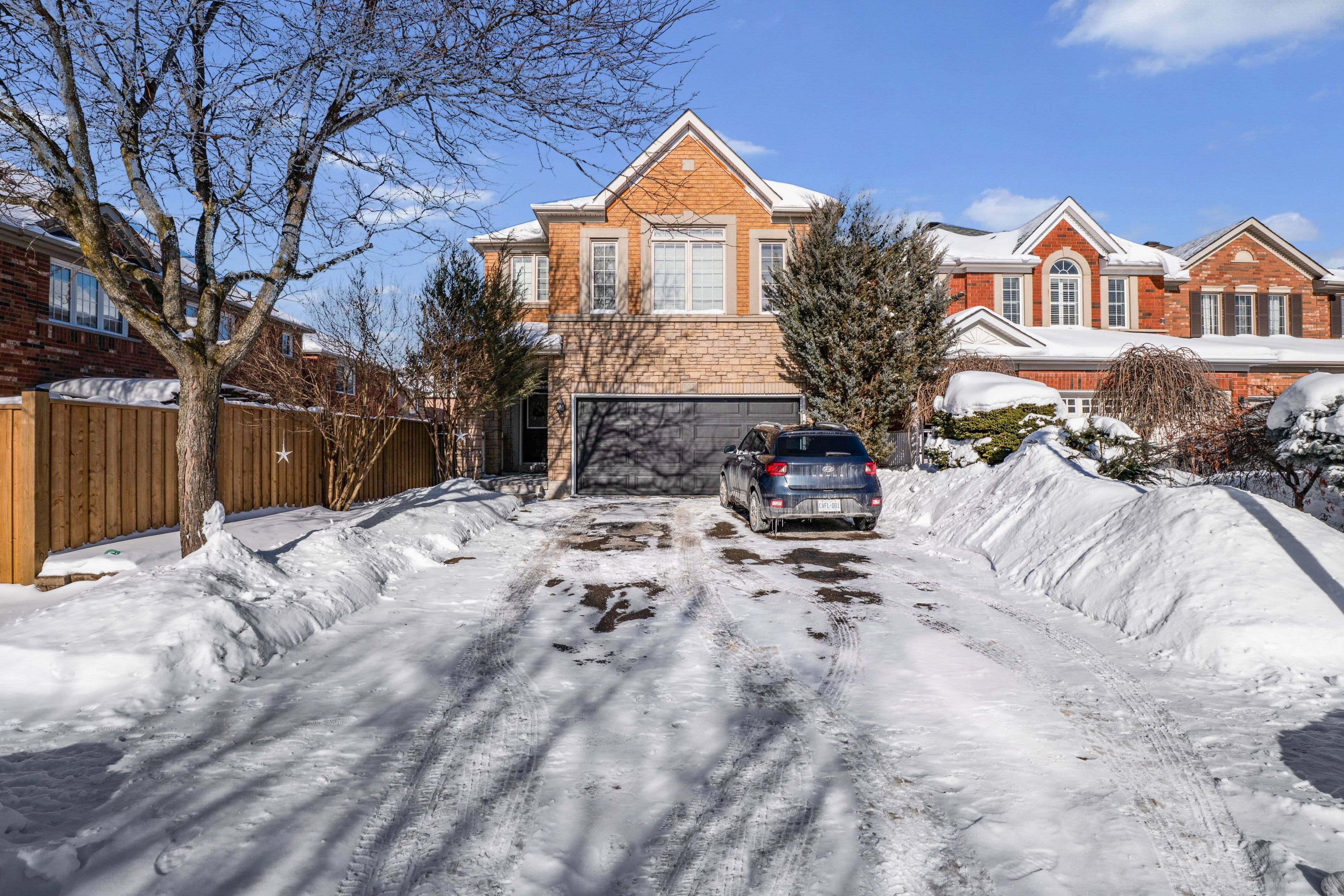 907 Oaktree Crescent Basement, Newmarket, ON L3X 2Z1