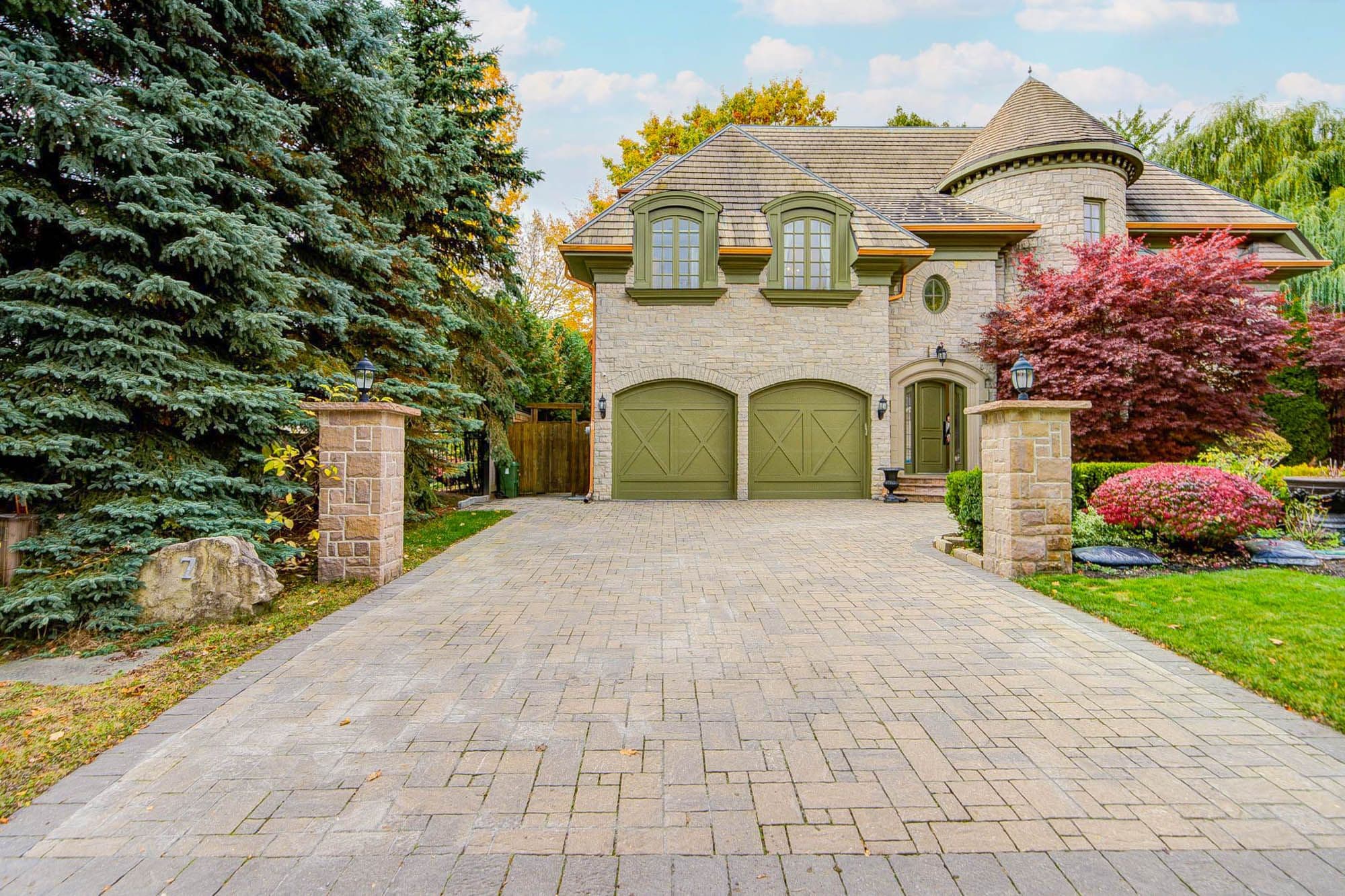 7 Legacy Court, Toronto C12, ON M2L 2Y7