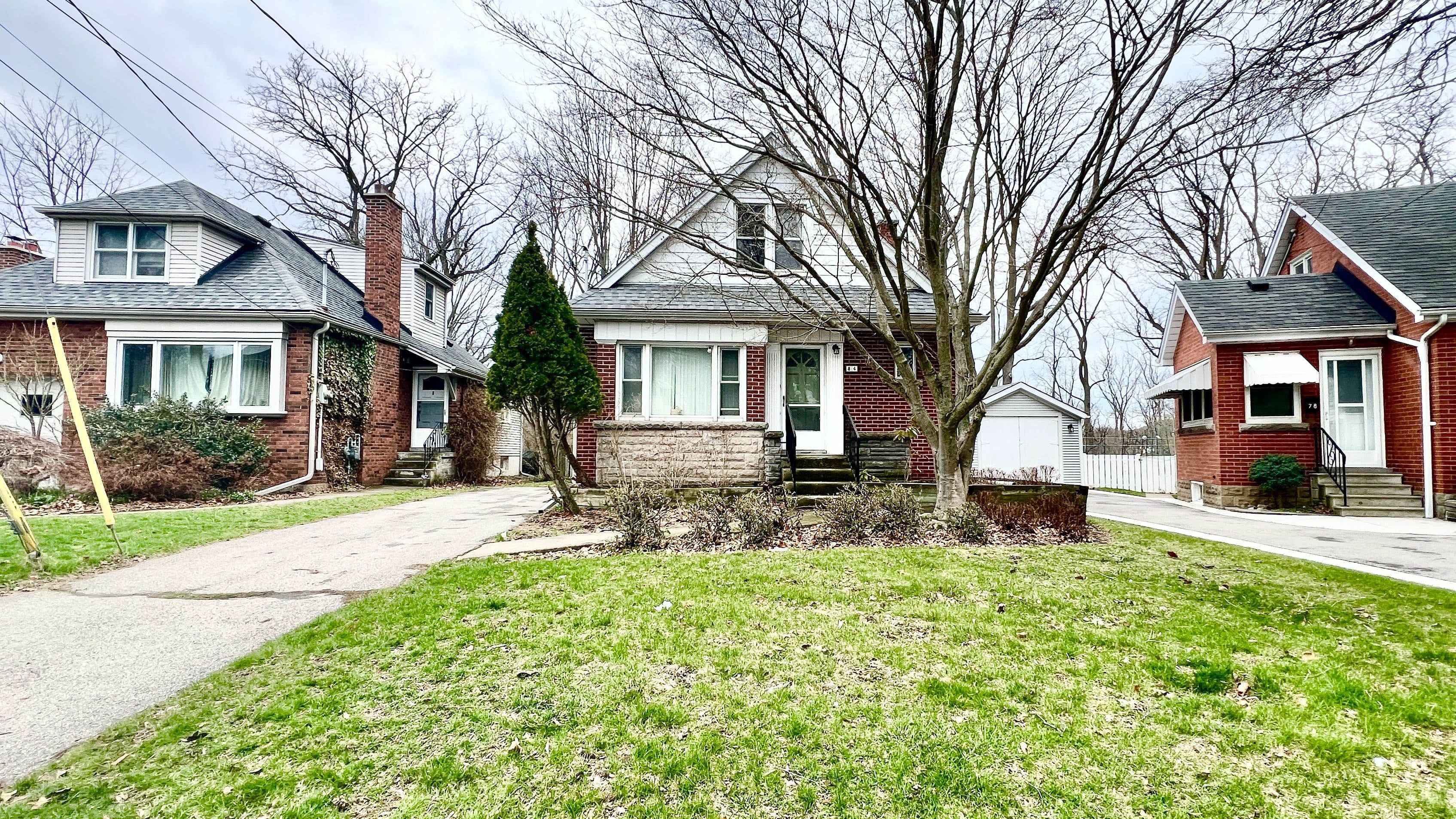 84 Binkley Crescent, Hamilton, ON L8S 3L1