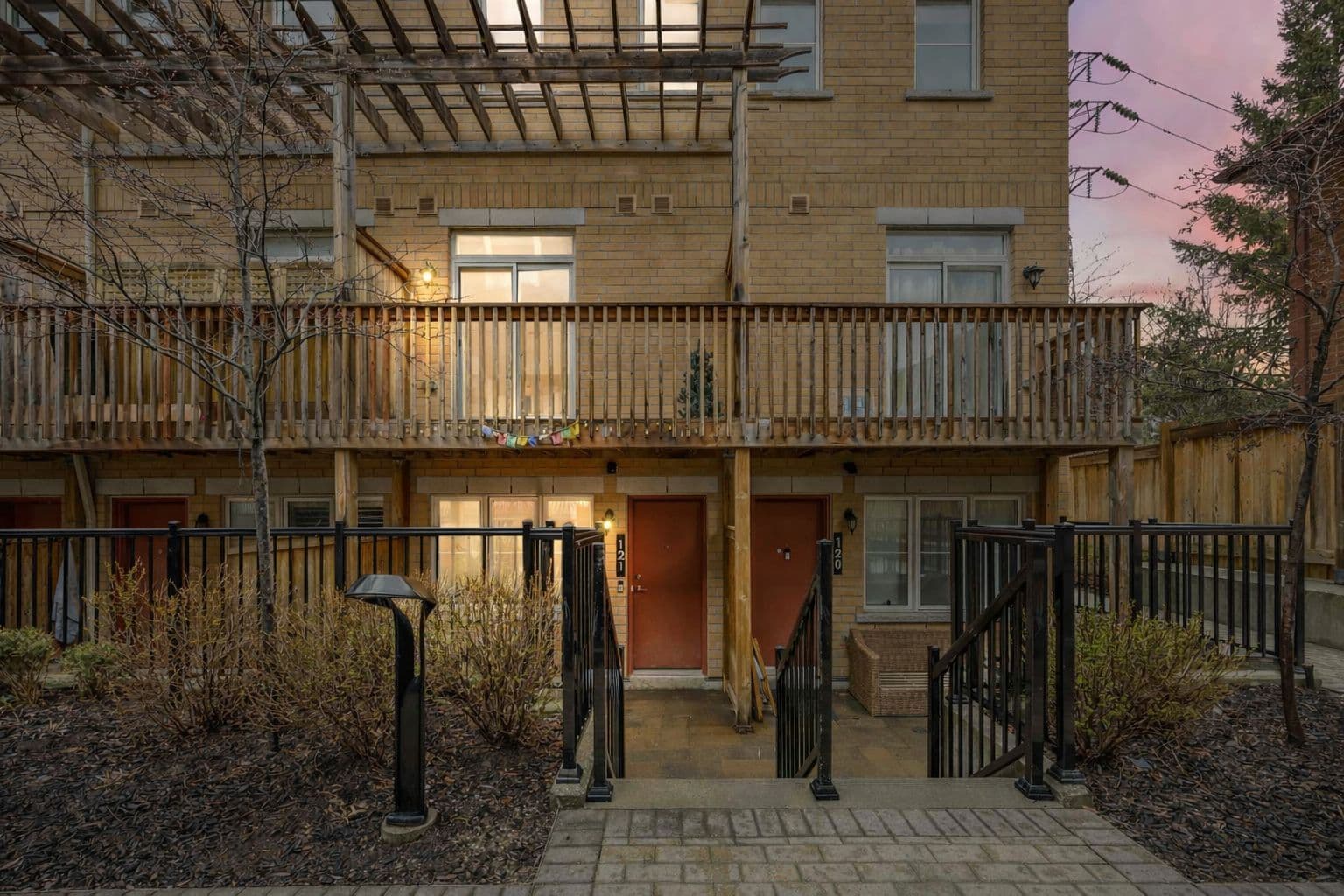 380 Hopewell Avenue 121, Toronto W04, ON M6E 2S2