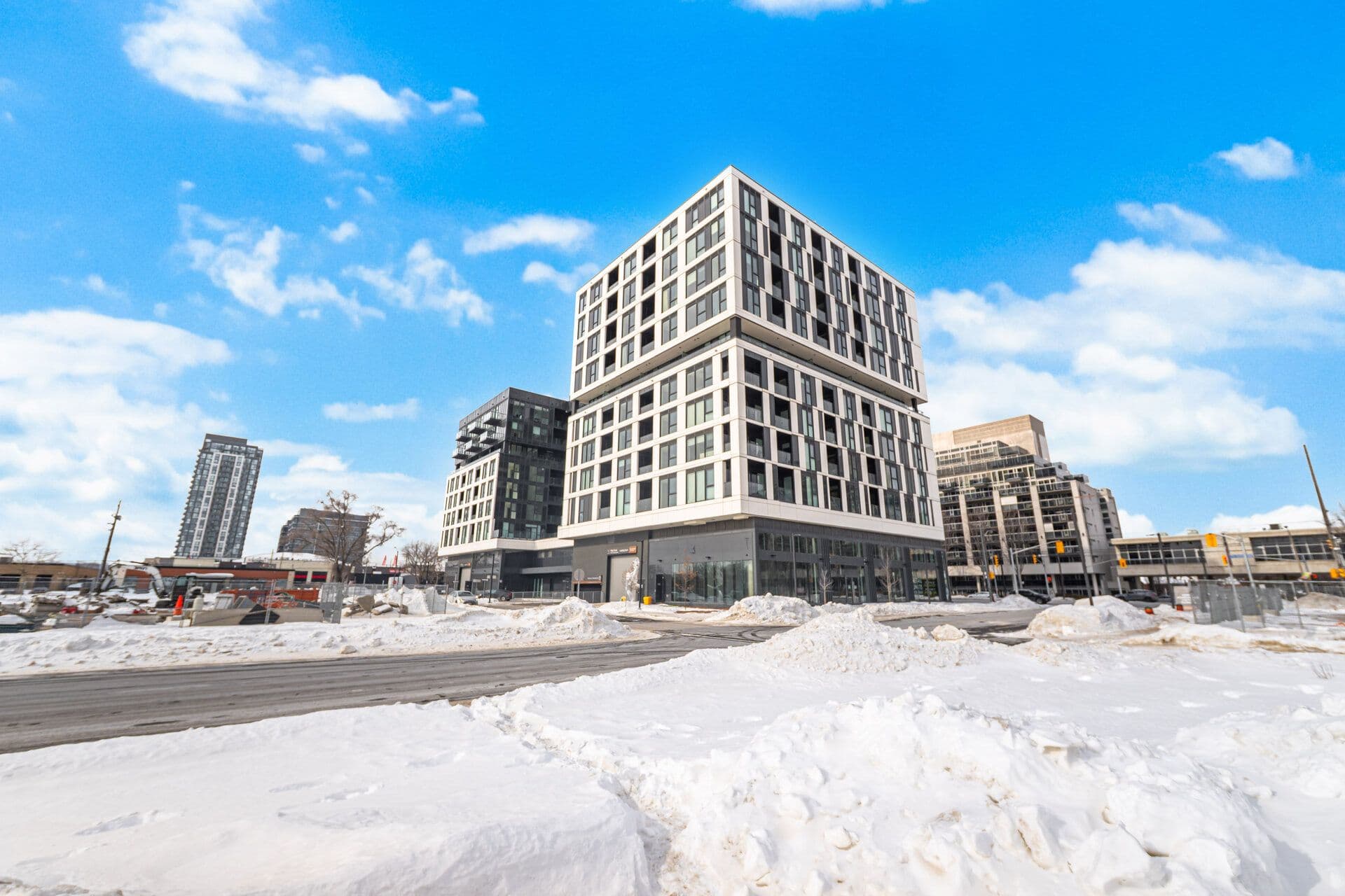 1037 The Queensway N/A 203, Toronto W08, ON M8Z 0H5