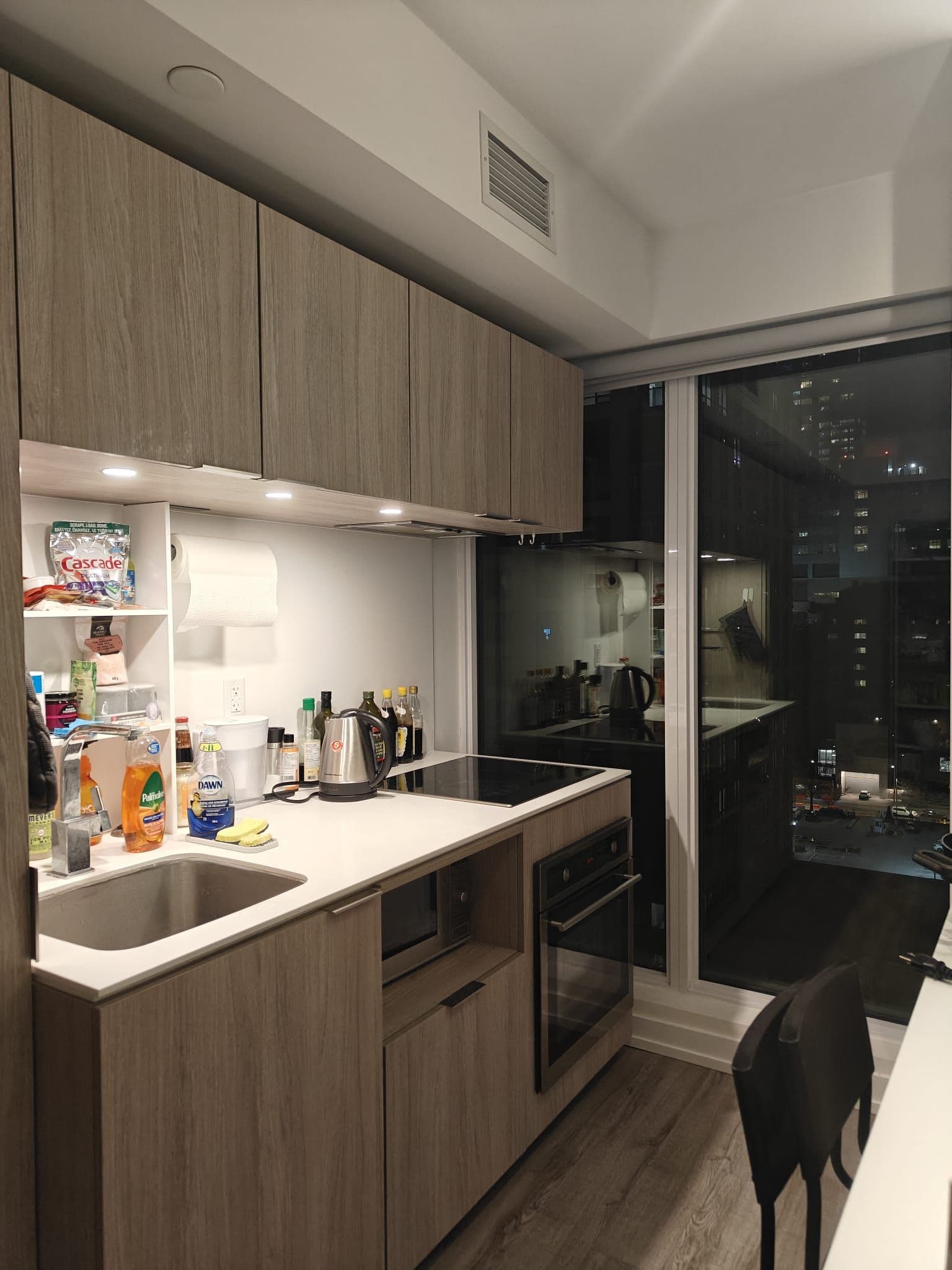 77 Shuter Street 1613, Toronto C08, ON M5B 0B8