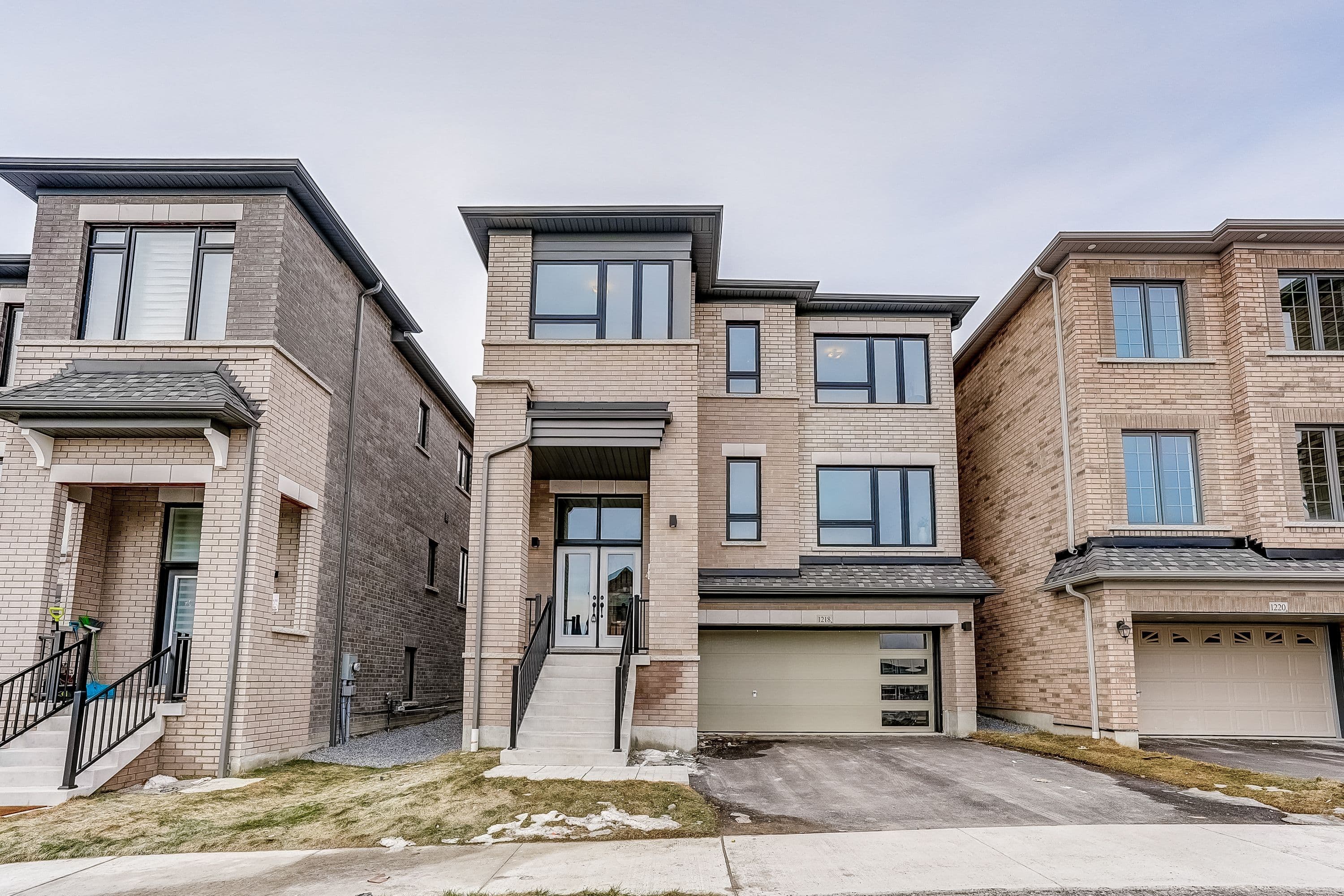 1218 Talisman Manor, Pickering, ON L1X 0R9