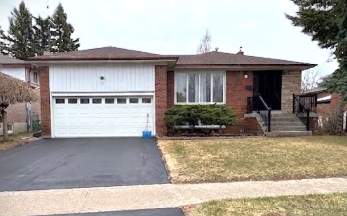 7 Briarbluff Avenue, Toronto E10, ON M1E 3H2