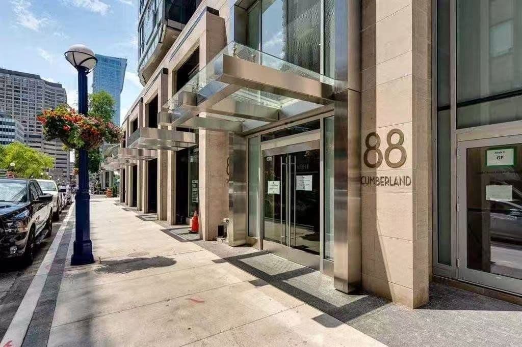 88 Cumberland Street 1009, Toronto C02, ON M5R 1B9