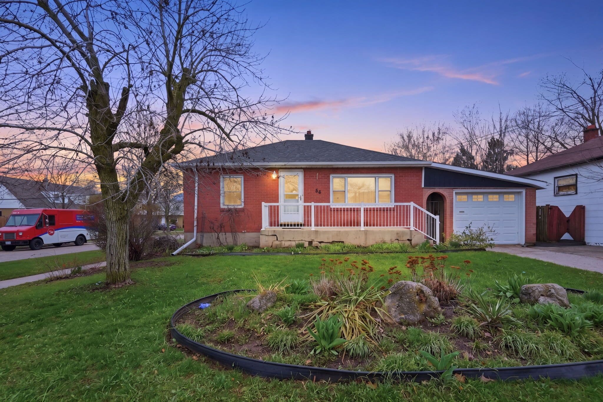 54 Bingham Road, Hamilton, ON L8Y 1N4