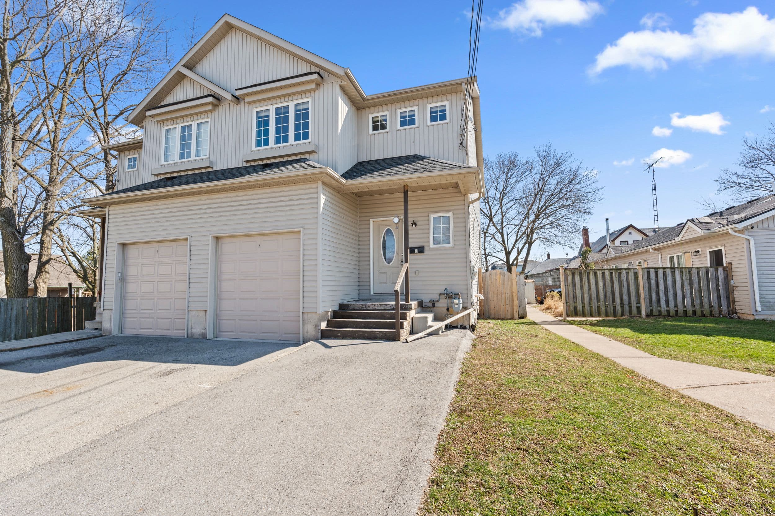 2 Townline Road E, Thorold, ON L2V 2C3