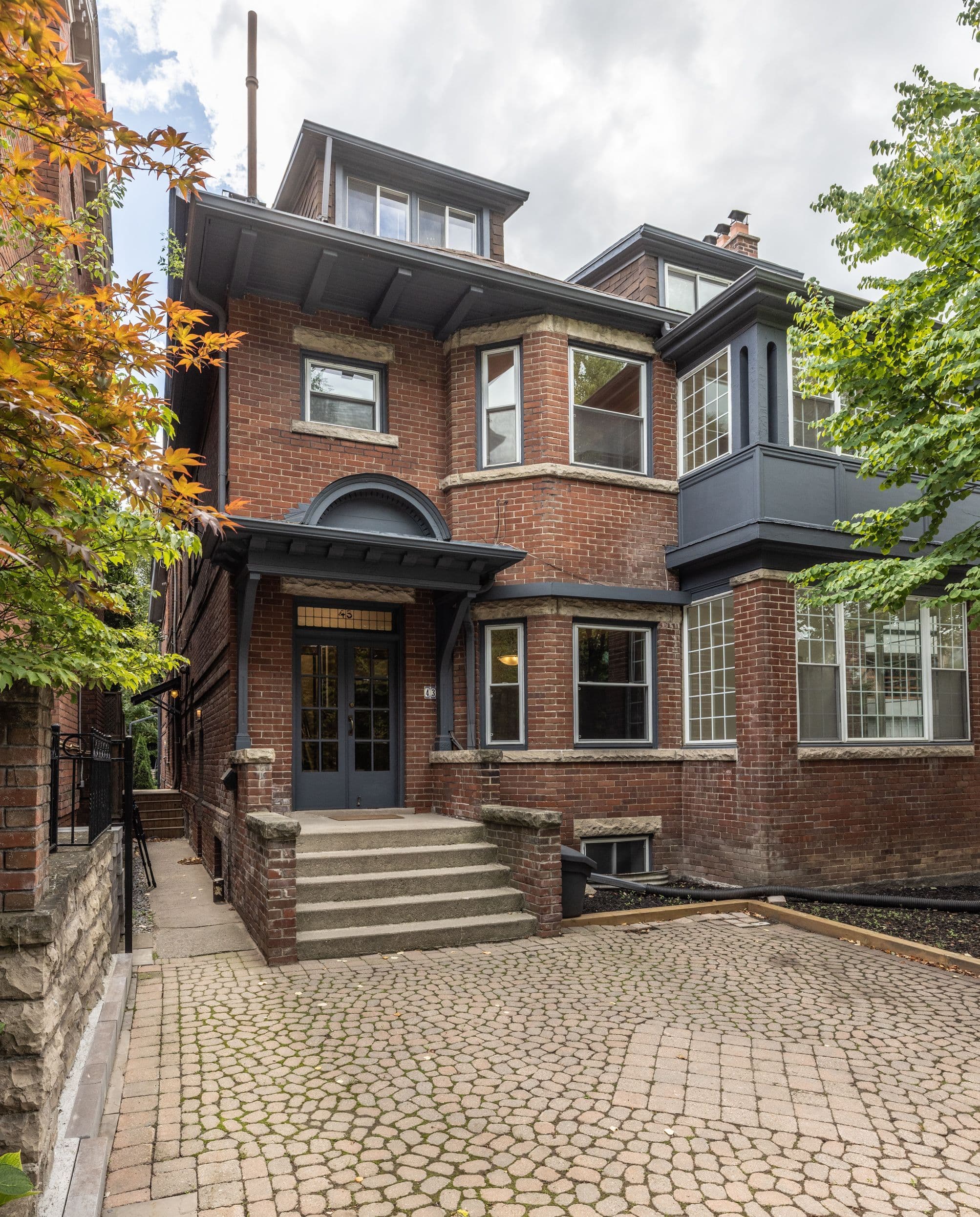 43 Elm Avenue 2, Toronto C09, ON M4W 1N6