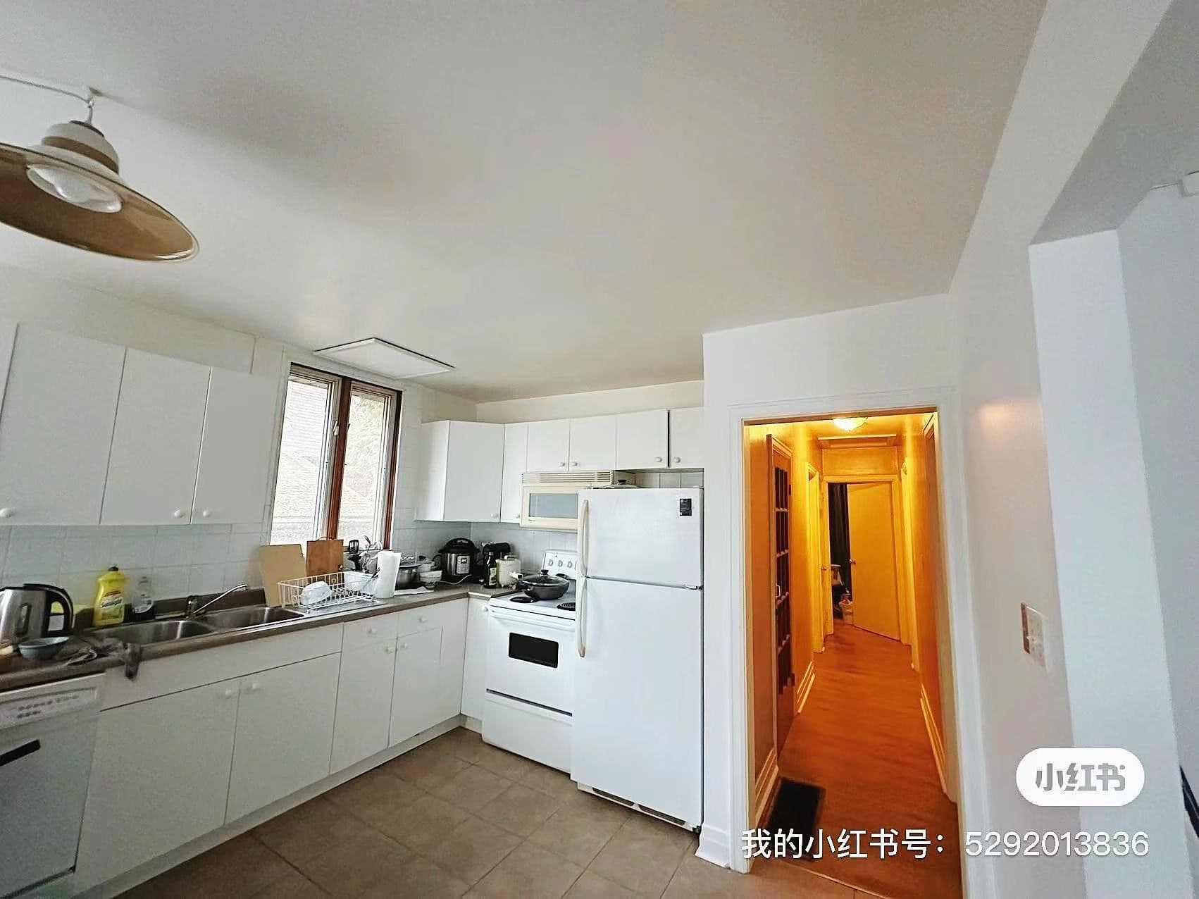 43 Kingsmount Street N, Hamilton, ON L8S 3L2