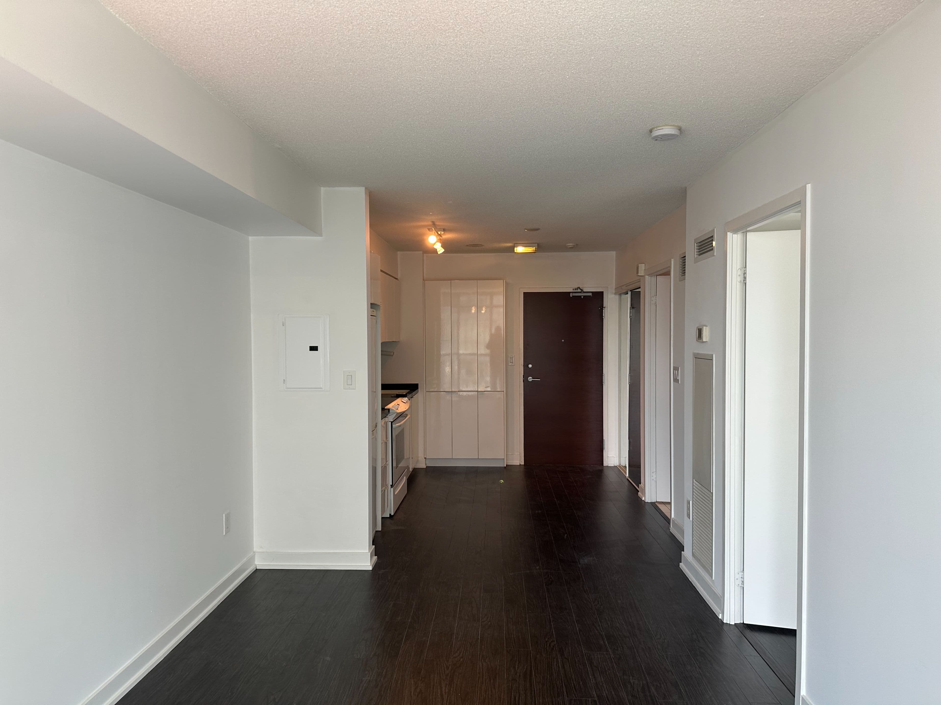 15 Iceboat Terrace 538, Toronto C01, ON M5V 4A5